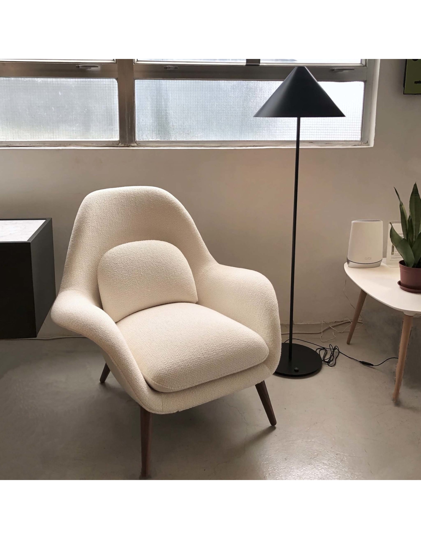 (SHOWROOM ITEM) KEGLEN 400 FLOOR LAMP
