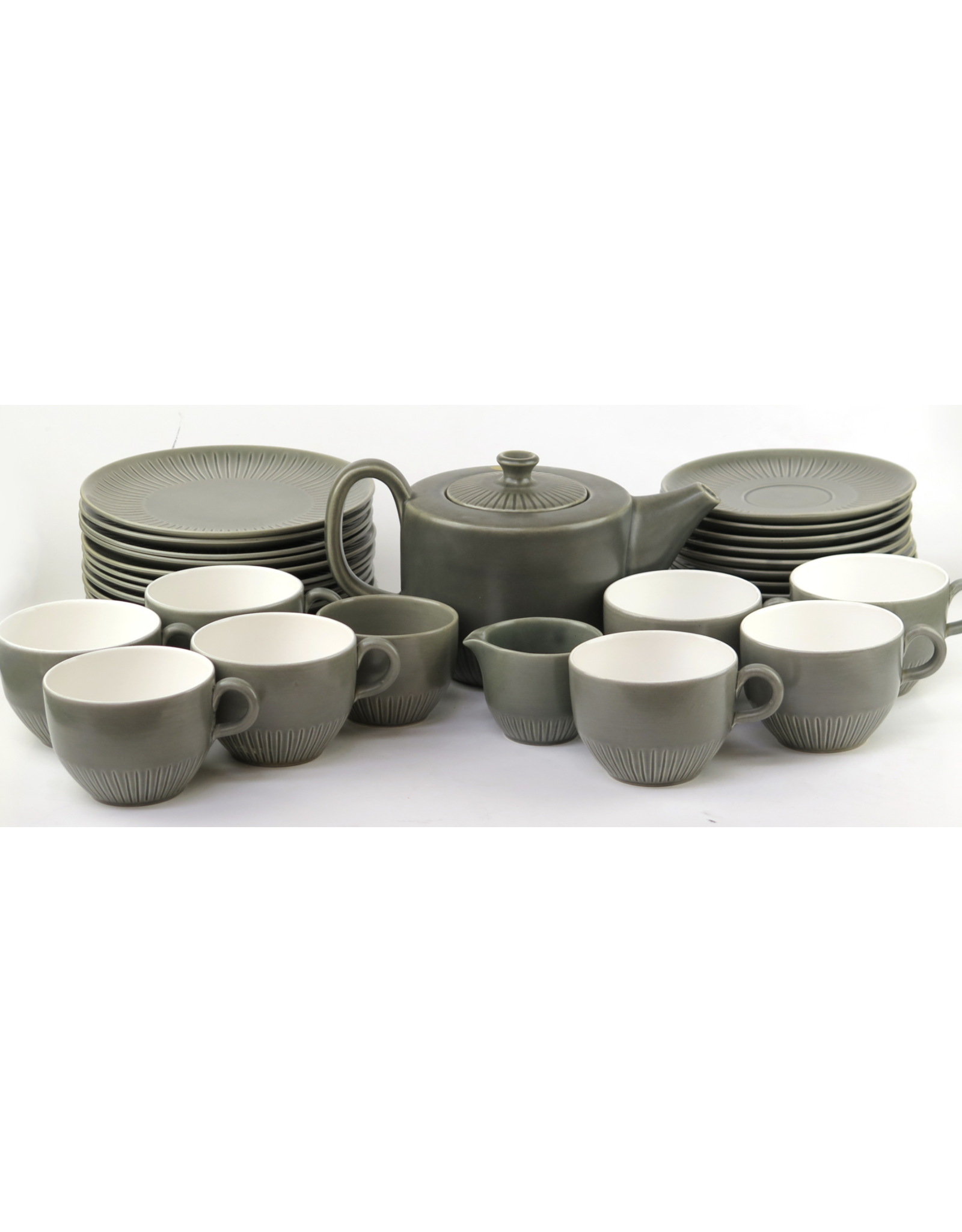 35 件灰釉陶茶具 (8人用)