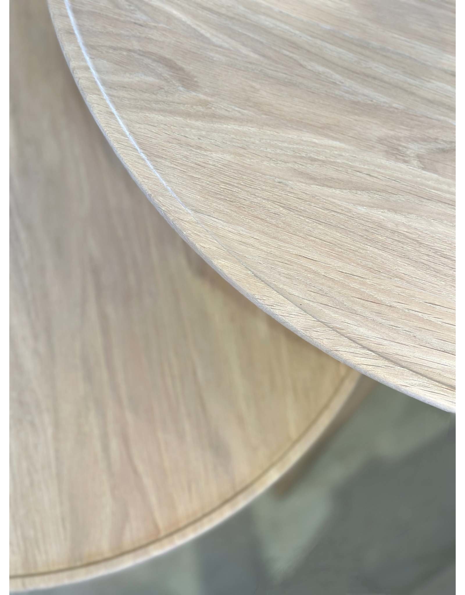 (SHOWROOM ITEM) ACCENT DINING TABLE IN MATT LACQUERED OAK WOOD