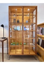 AK 2780 VITRINE IN ELM