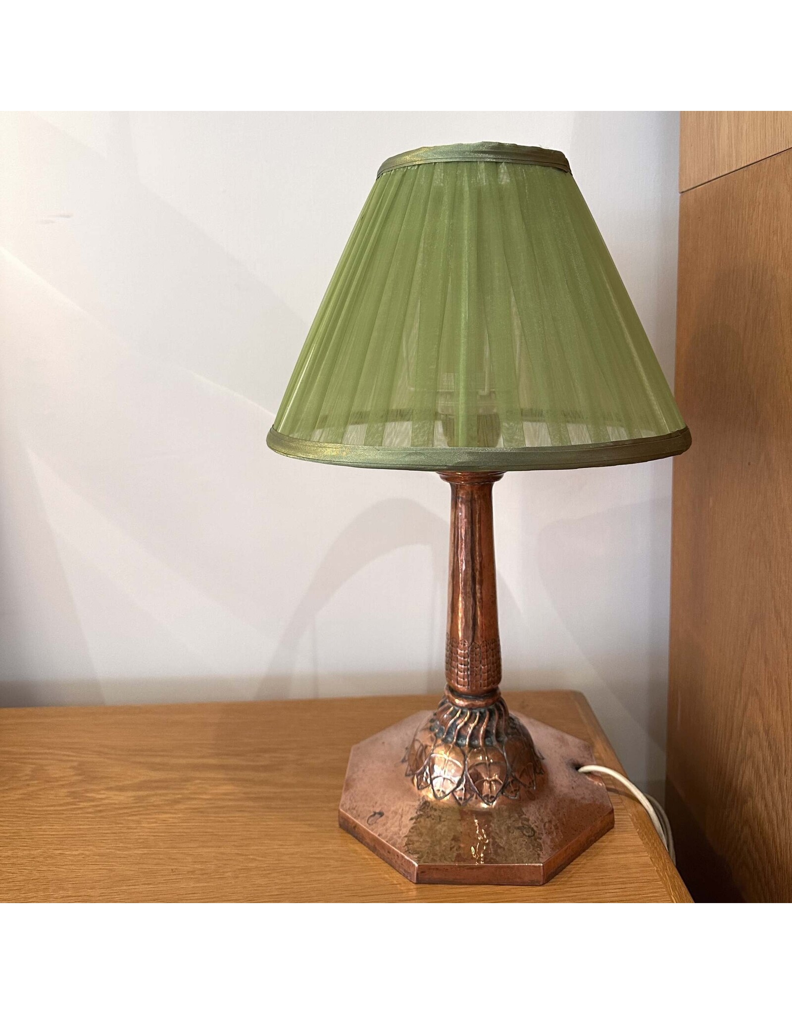 1900's JUGEND COPPER TABLE LAMP WITH GREEN CHIFFON SHADE