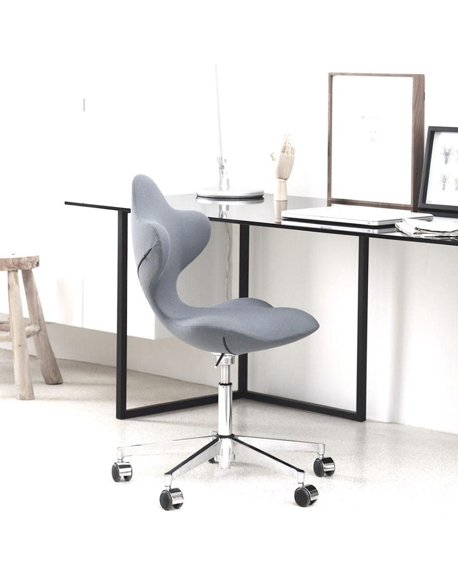 (SHOWROOM ITEM) ACTIVE HEIGHT SWIVEL CHAIR