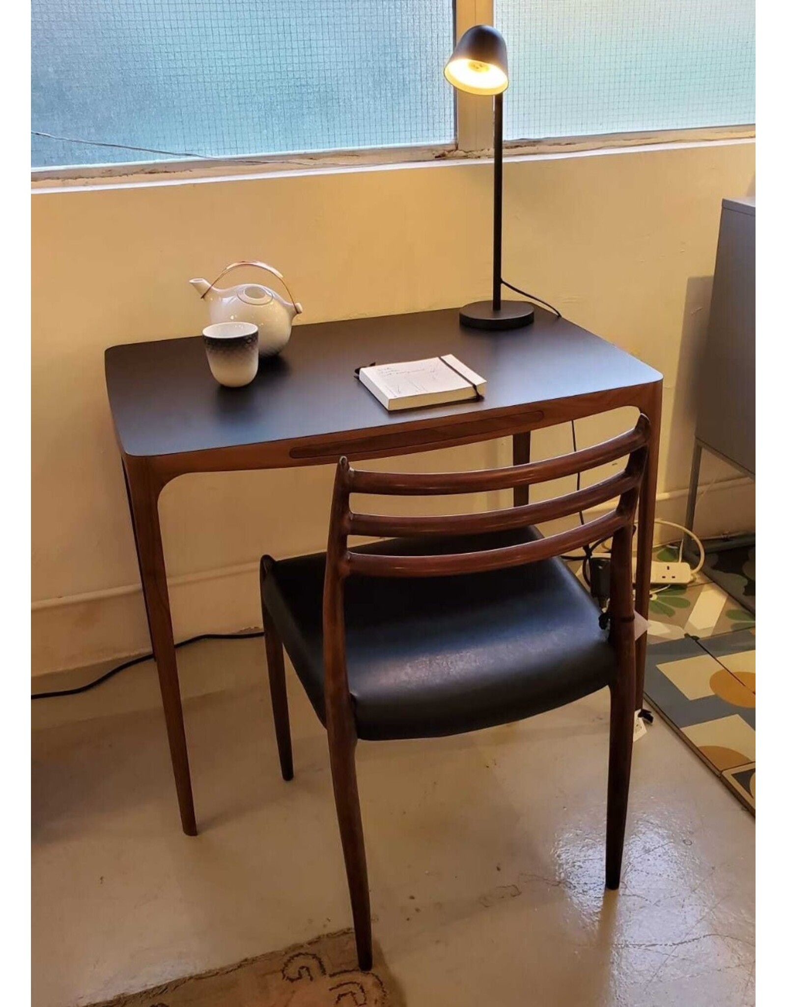 (SHOWROOM ITEM) AK 1310 DESK