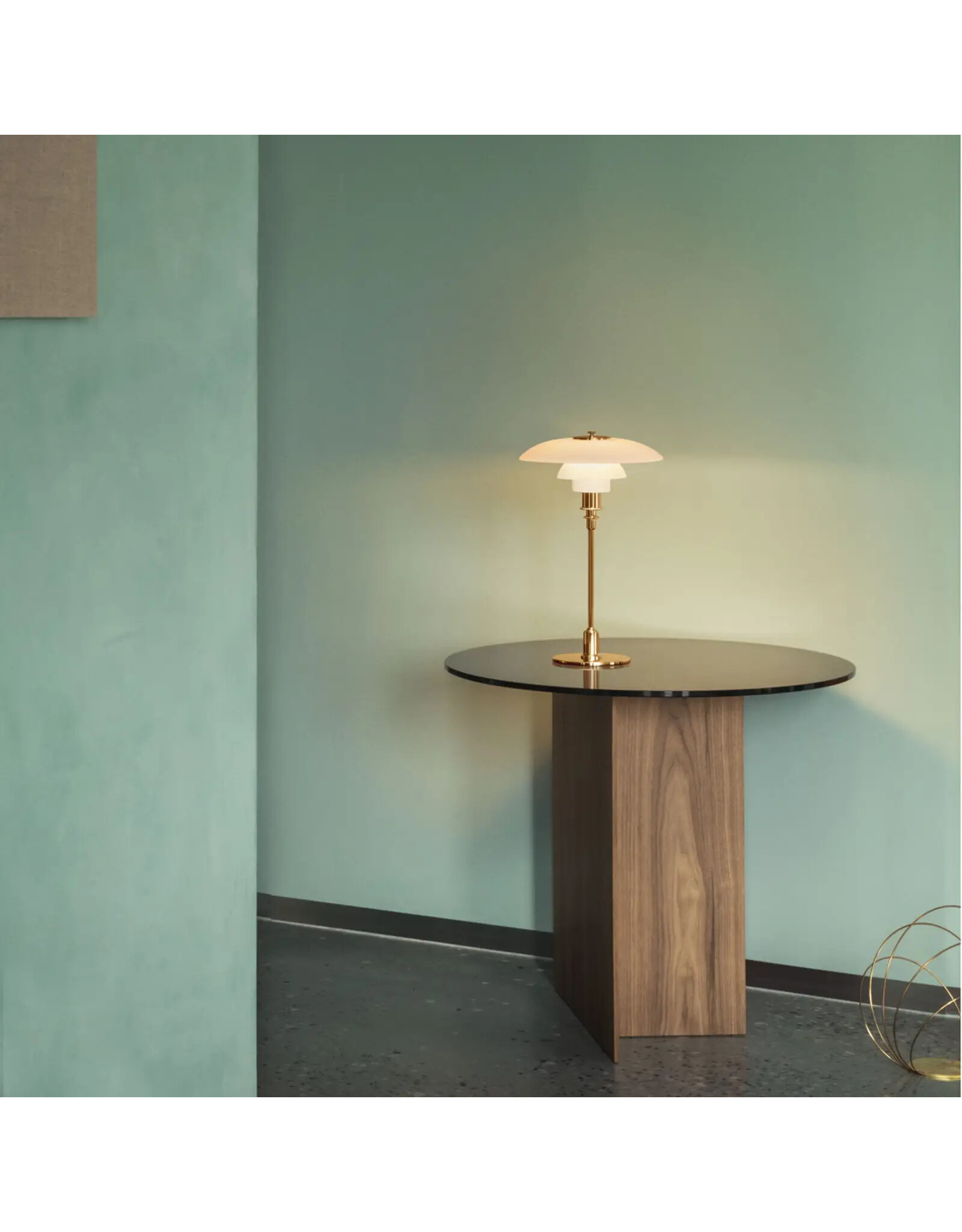 PH 3½-2½ TABLE LAMP WITH BRASS FINISH