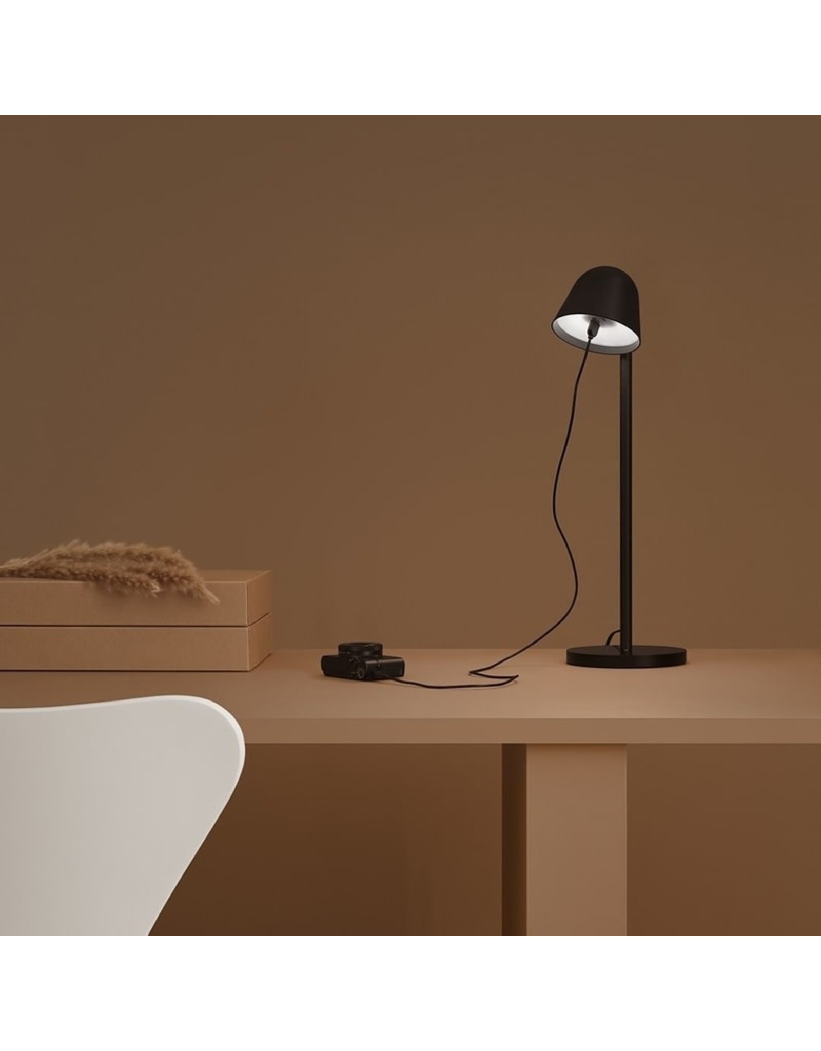 CHARGE TABLE LAMP