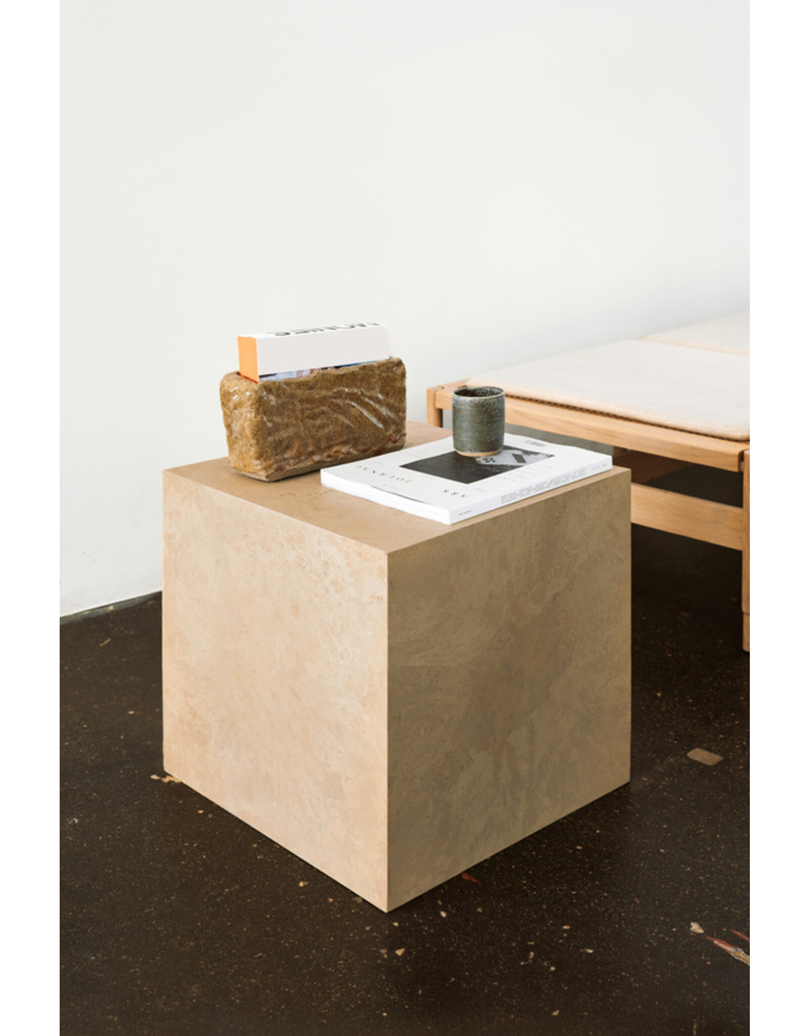 MATER CUBE SIDE TABLE/STOOL