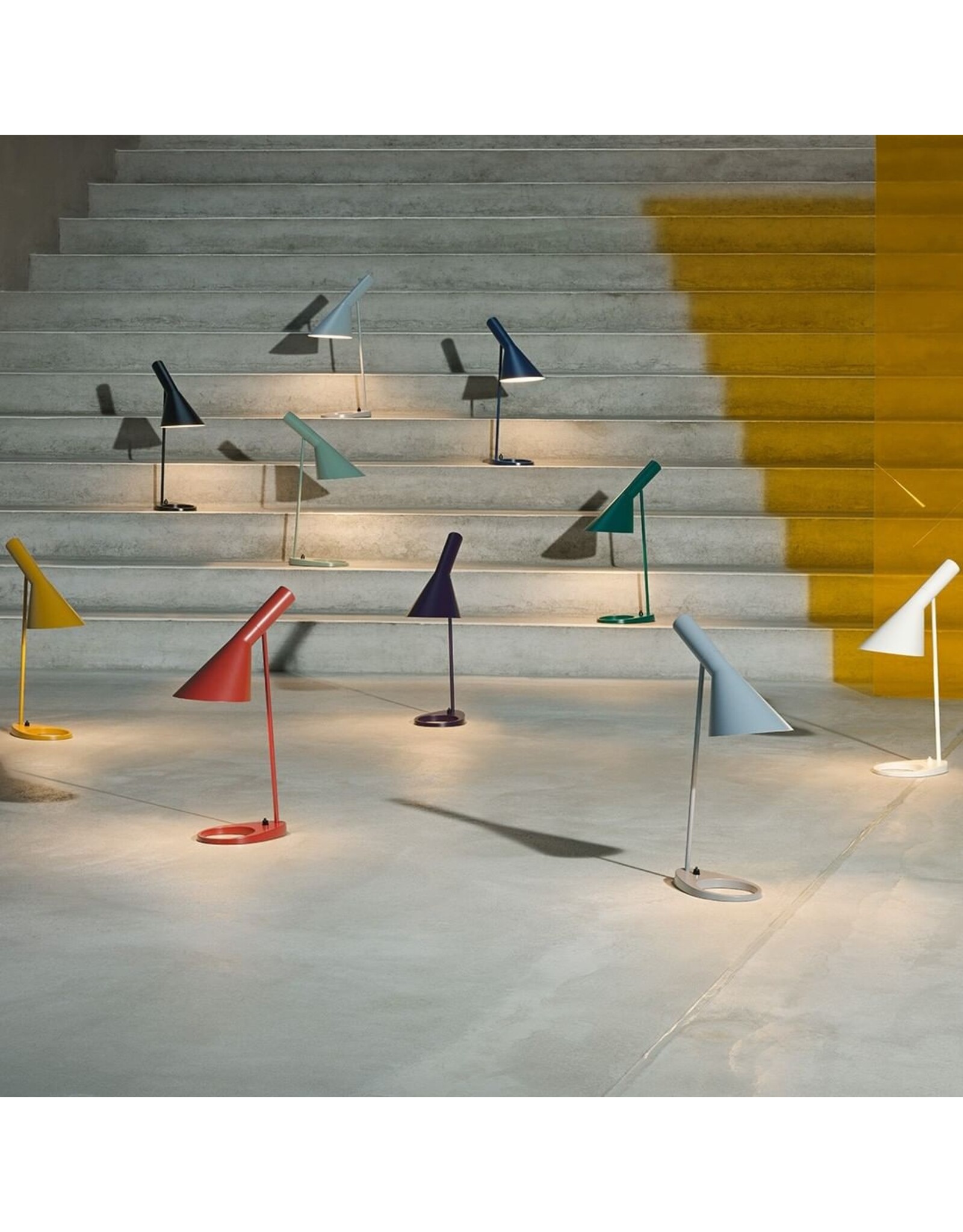 AJ TABLE LAMP IN WHITE