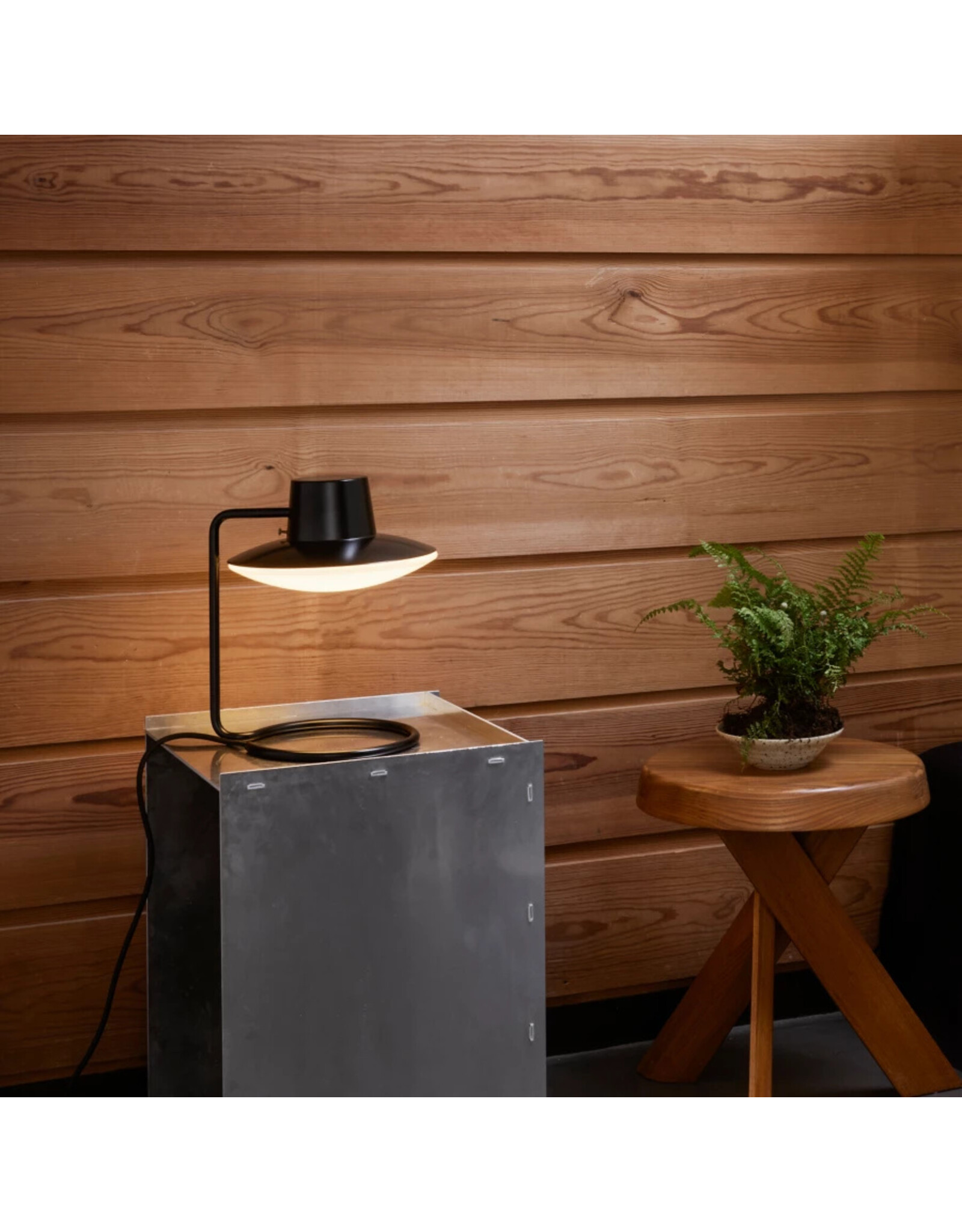 AJ OXFORD TABLE LAMP