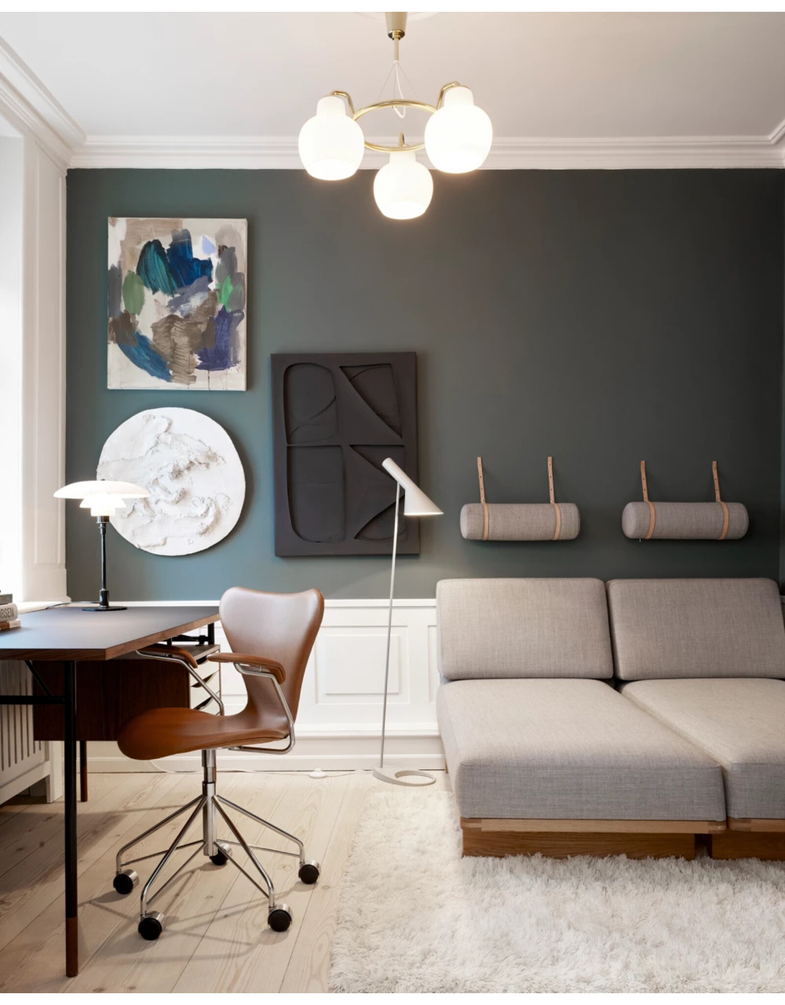 (SHOWROOM ITEM) AJ FLOOR LAMP IN WHITE