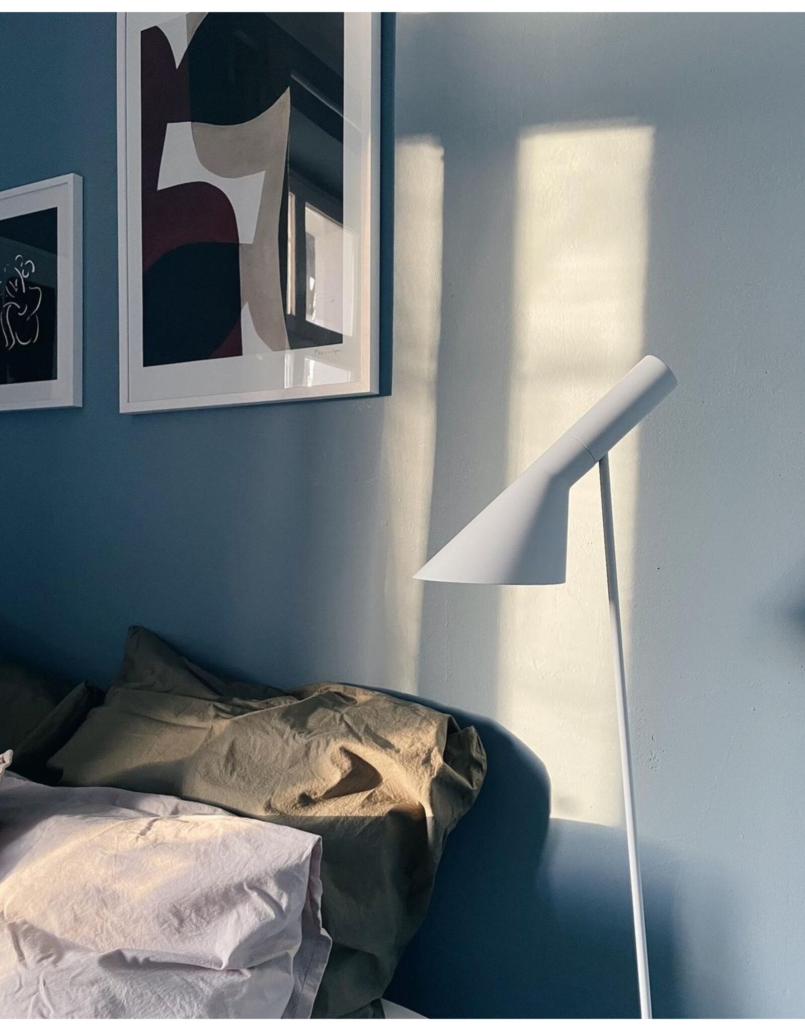 (SHOWROOM ITEM) AJ FLOOR LAMP IN WHITE