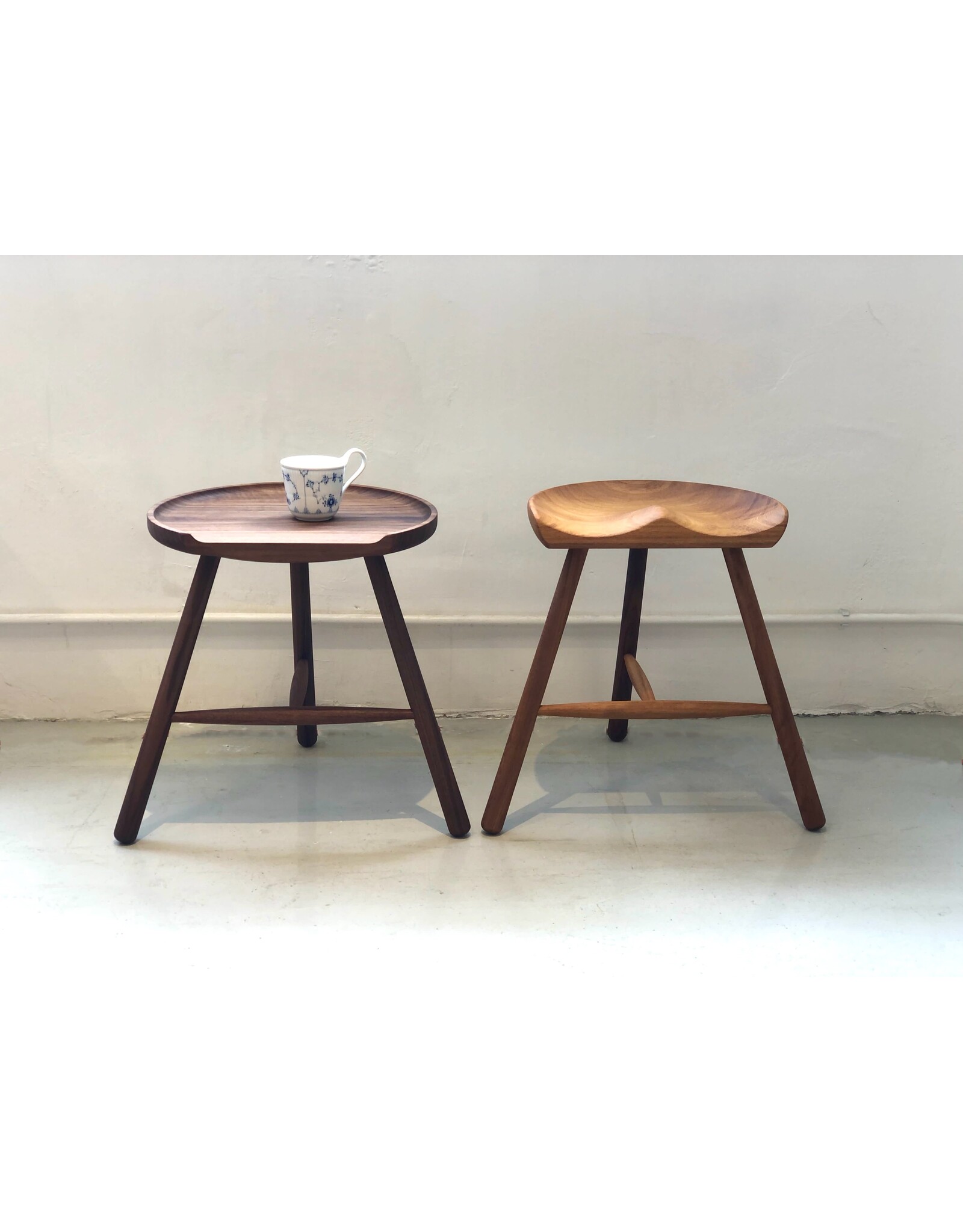 SIDE TABLE IN WALNUT OILED FINISHED