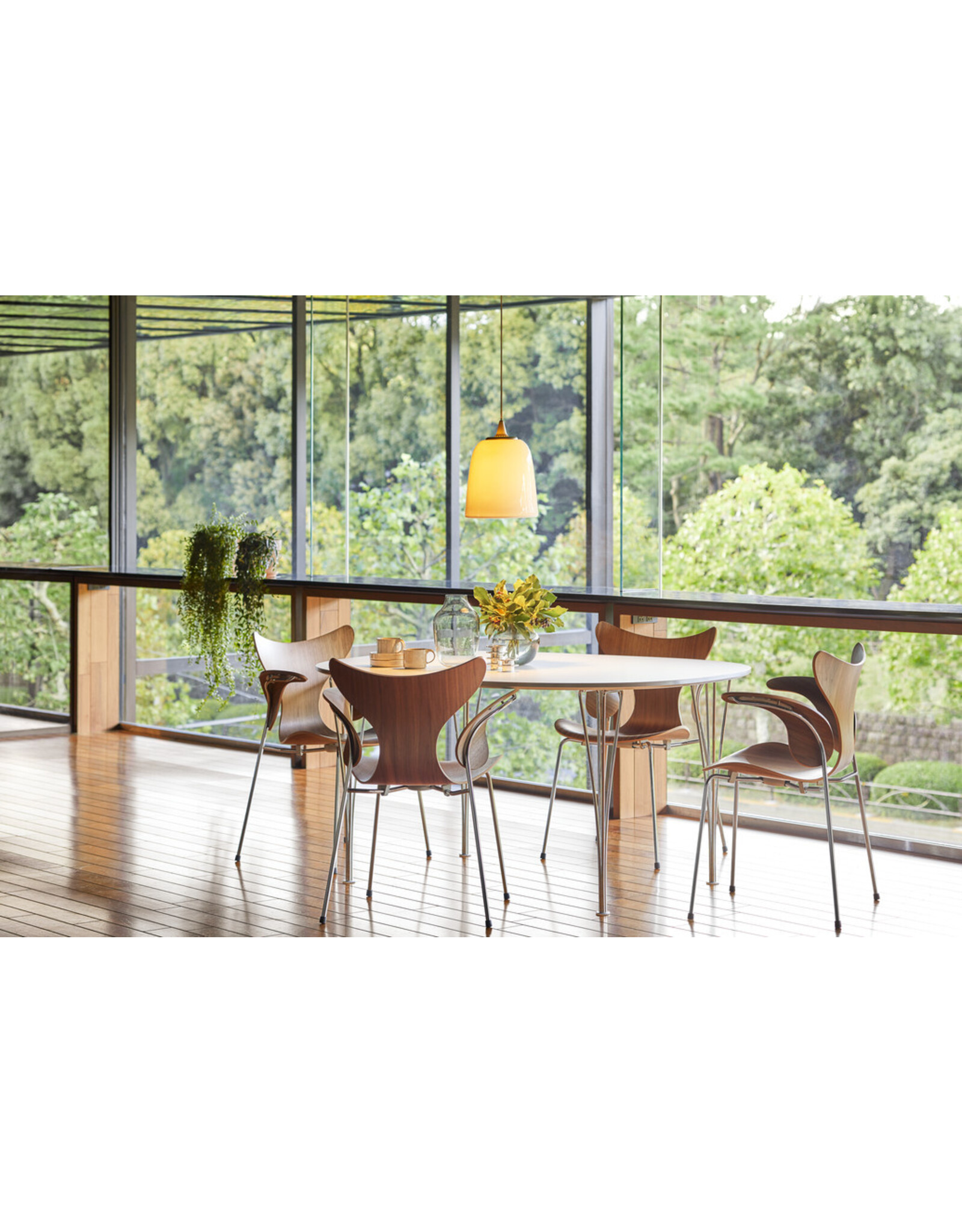 (SHOWROOM ITEM) 3208 LILY 50 ANNIVERSARY ARMCHAIR