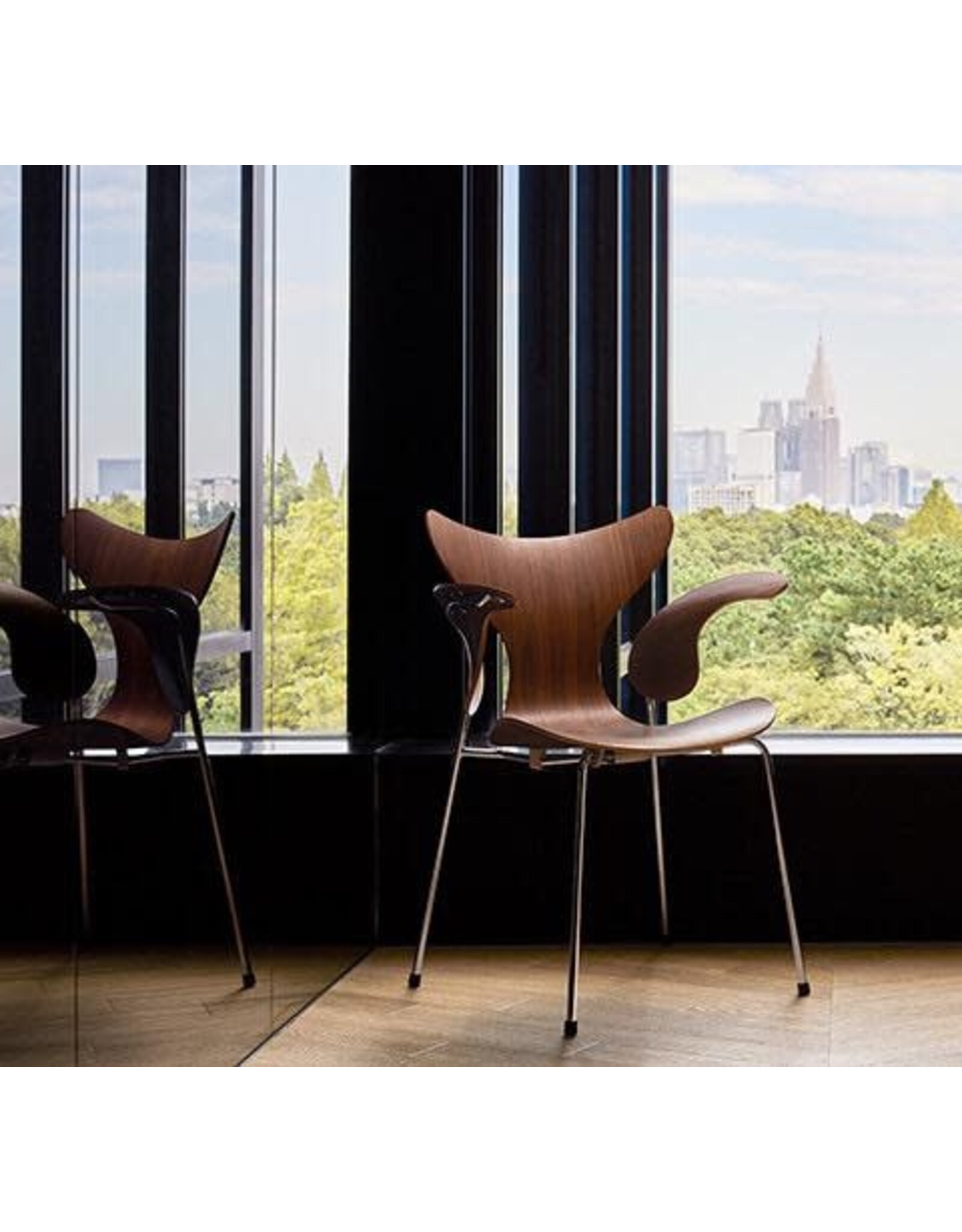 (SHOWROOM ITEM) 3208 LILY 50 ANNIVERSARY ARMCHAIR