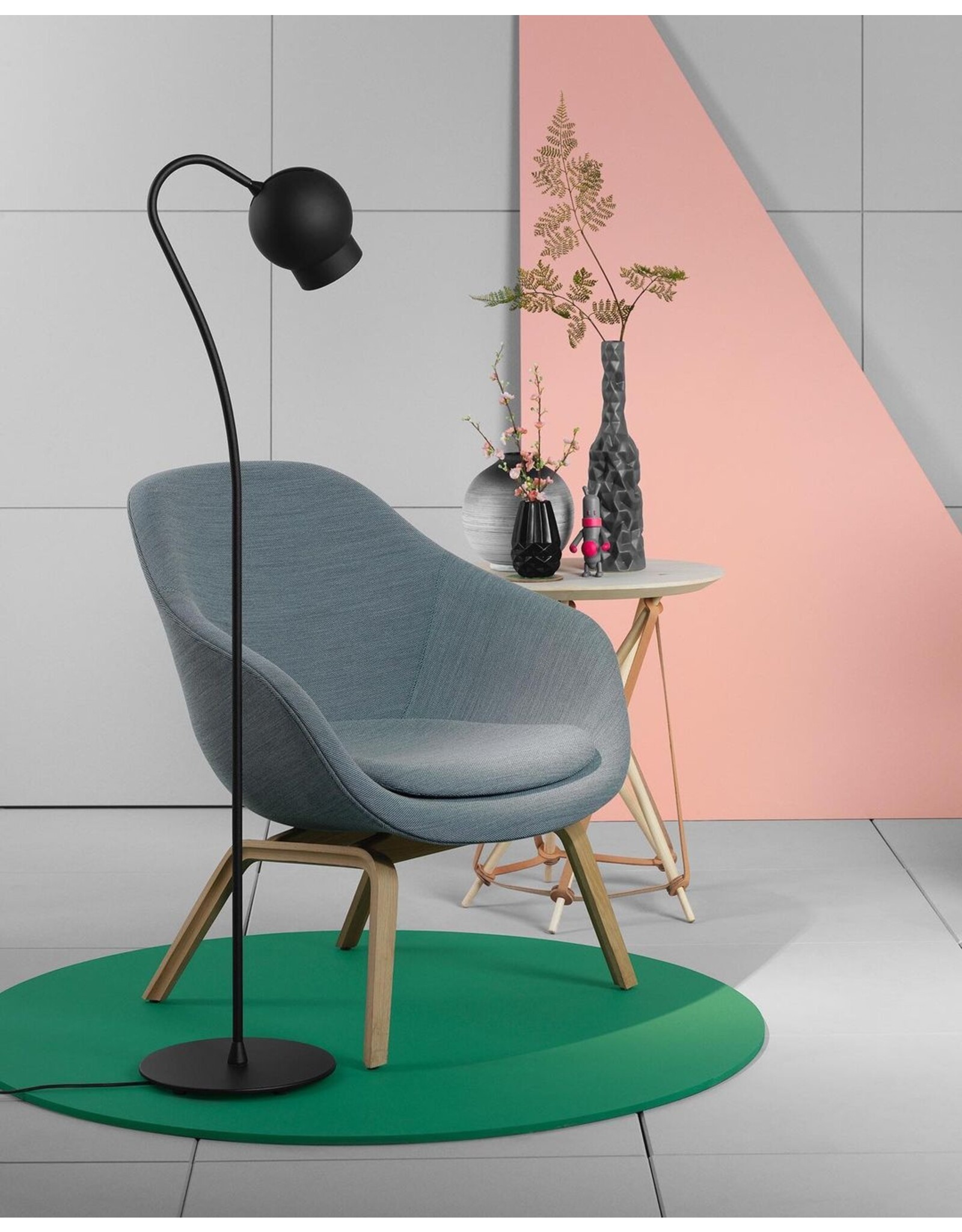 OGLE LED FLOOR LAMP IN BLACK