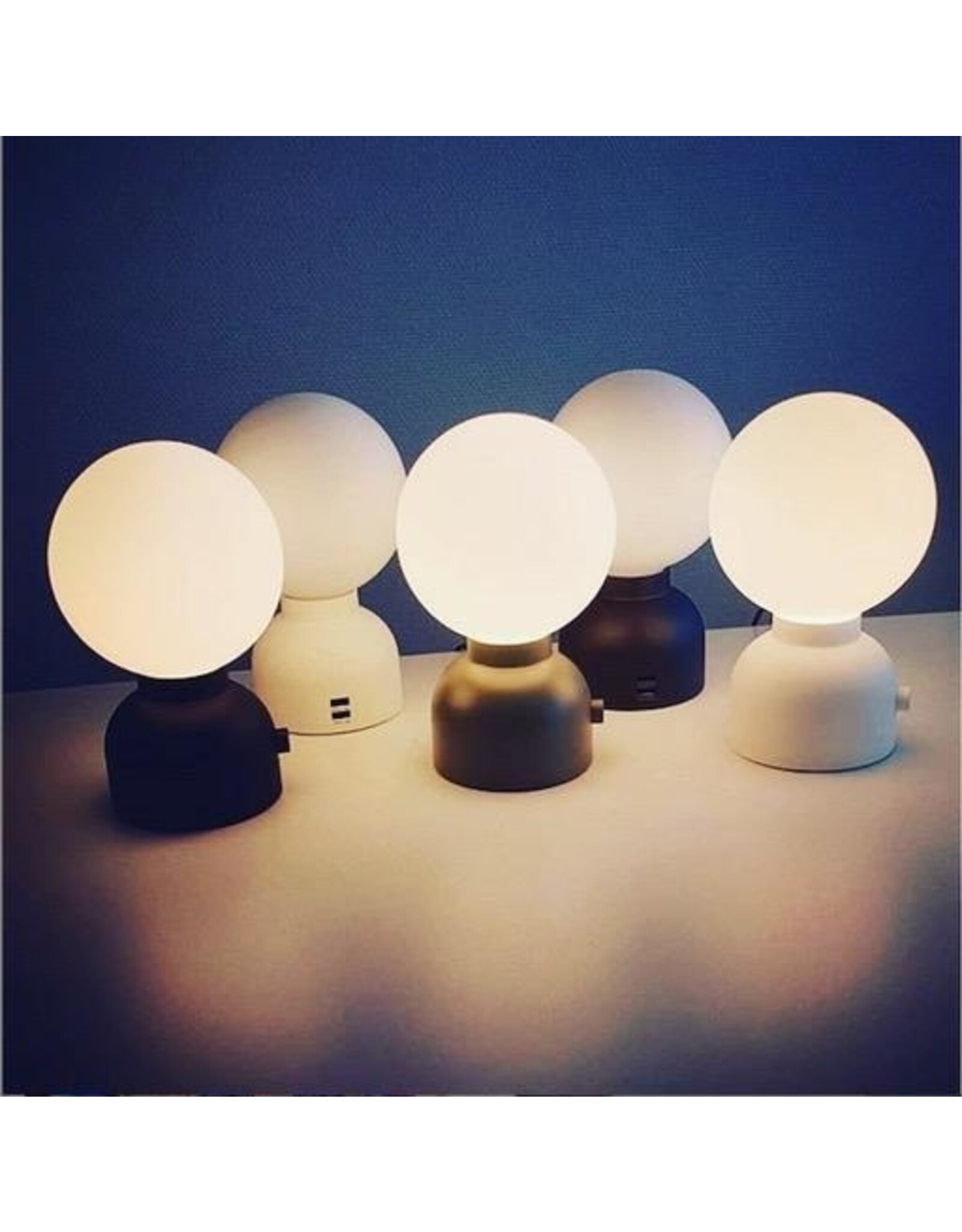 (SHOWROOM ITEM) PLUGGIE TABLE LAMP