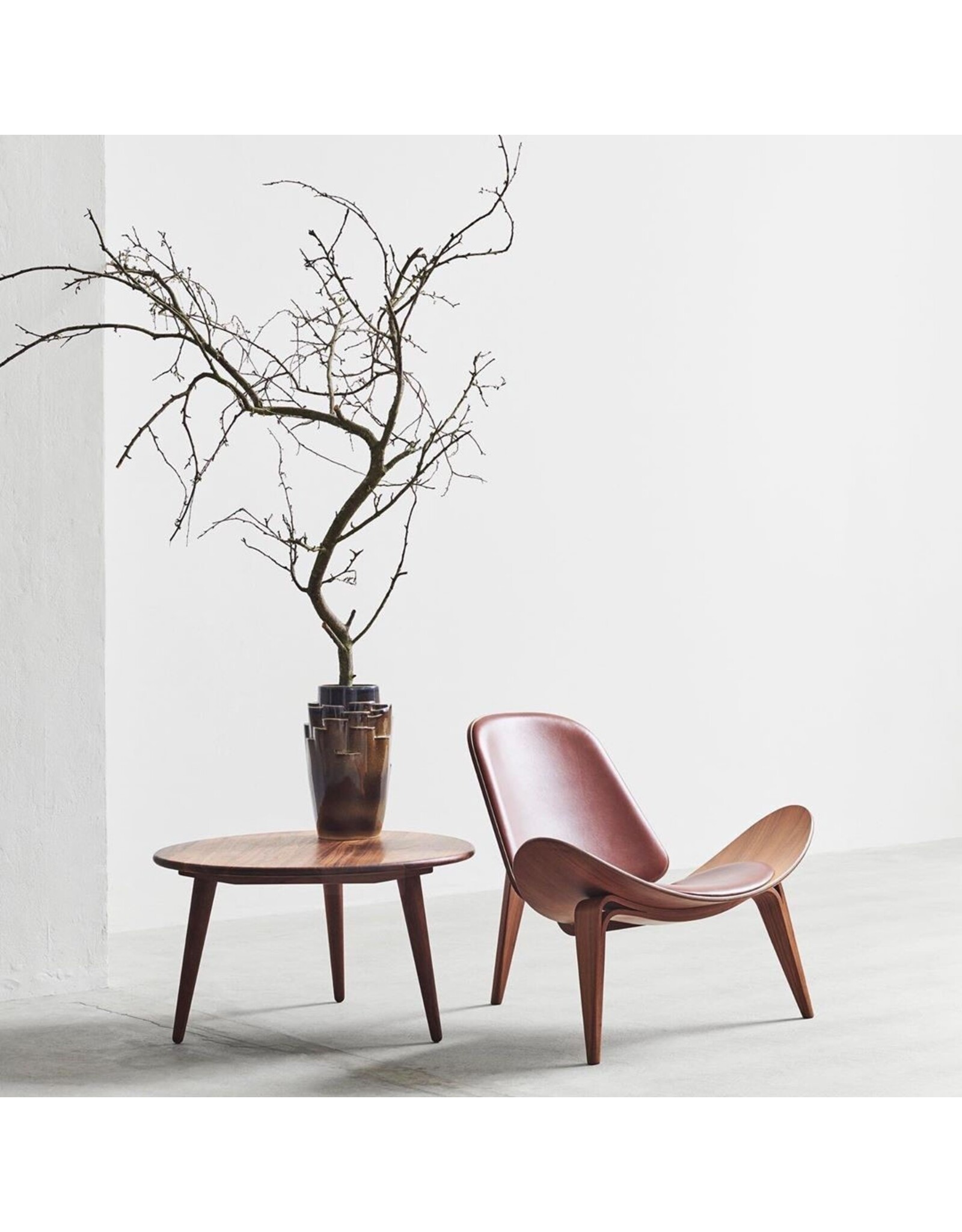 CH008 THREE-LEGGED COFFEE TABLE