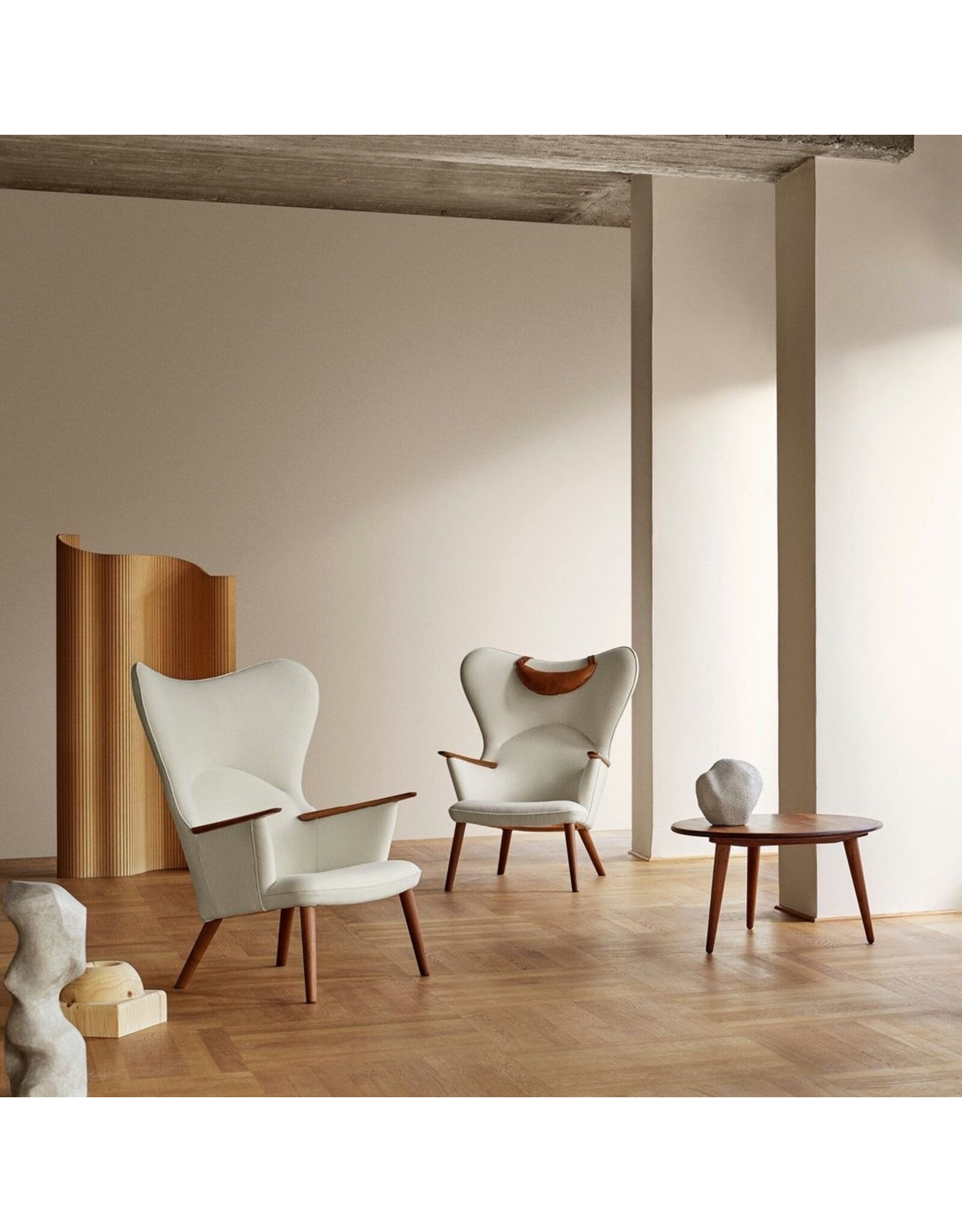 CH008 THREE-LEGGED COFFEE TABLE