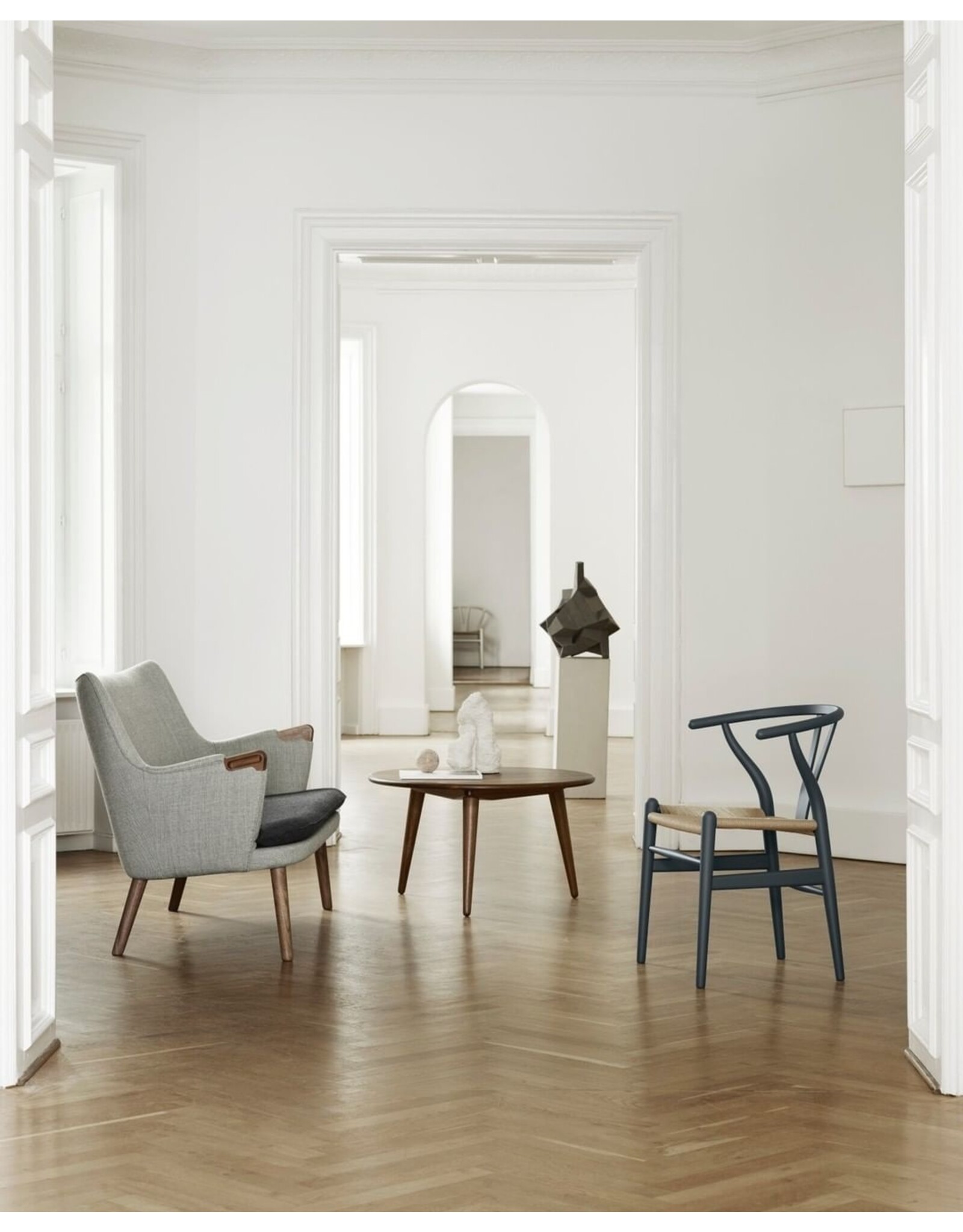 CH008 THREE-LEGGED COFFEE TABLE