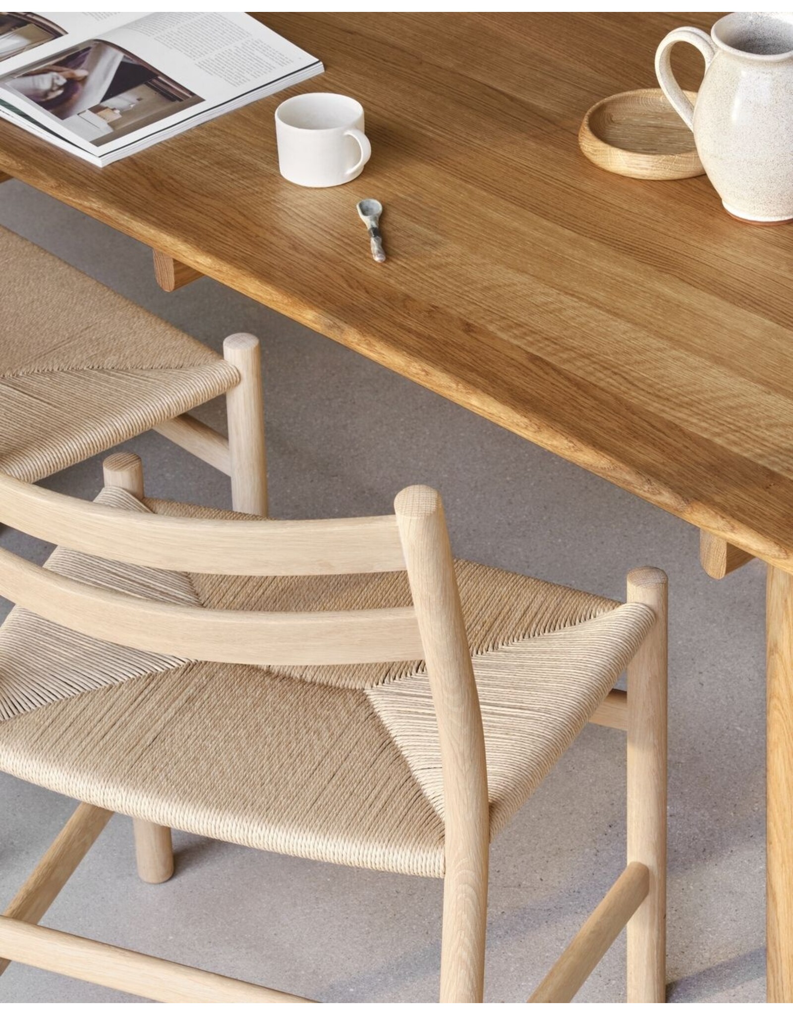 (SHOWROOM ITEM) CH47 CHAIR WITH SOLID OAK FRAME