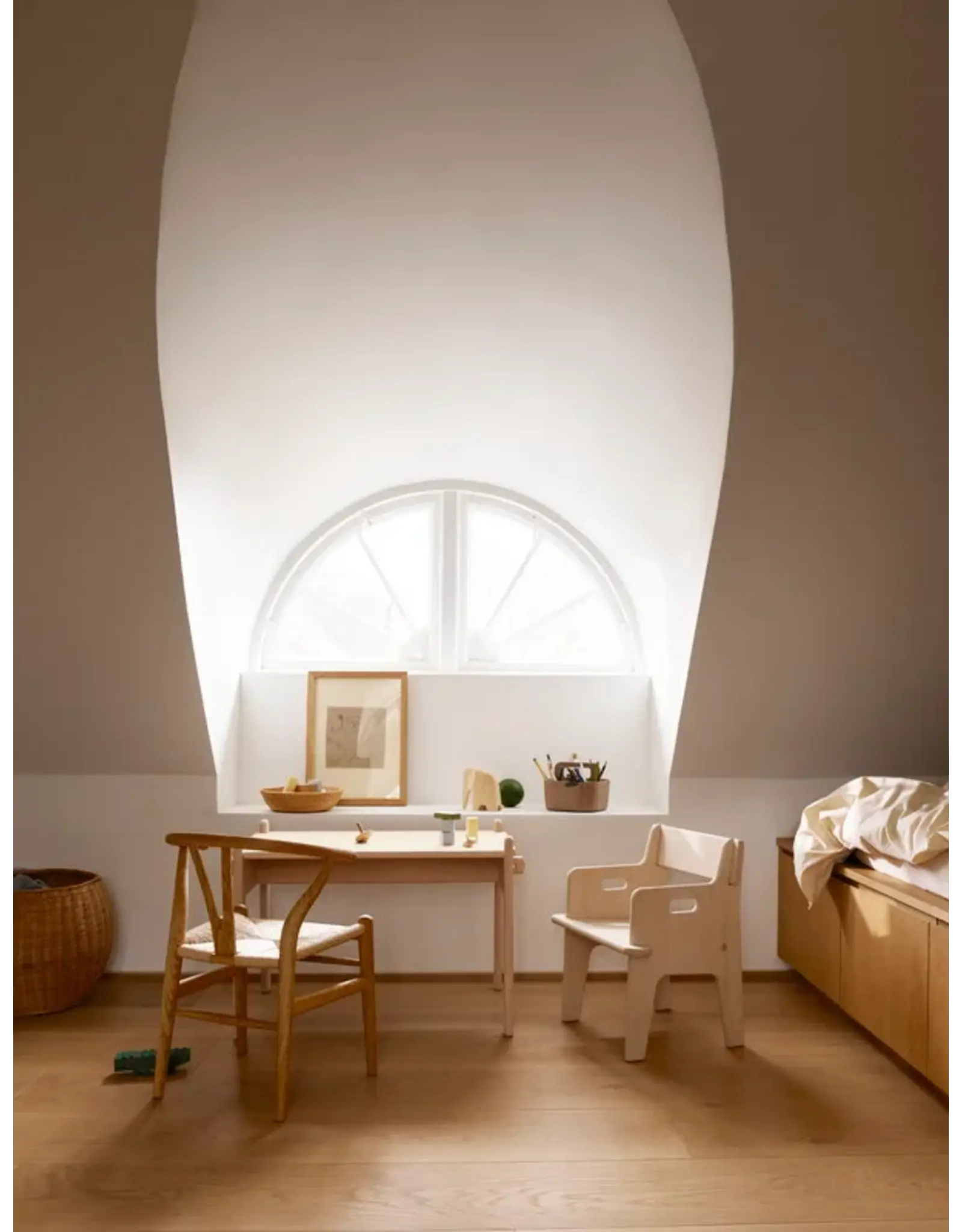 (SHOWROOM ITEM) CH24 CHILDREN’S WISHBONE CHAIR