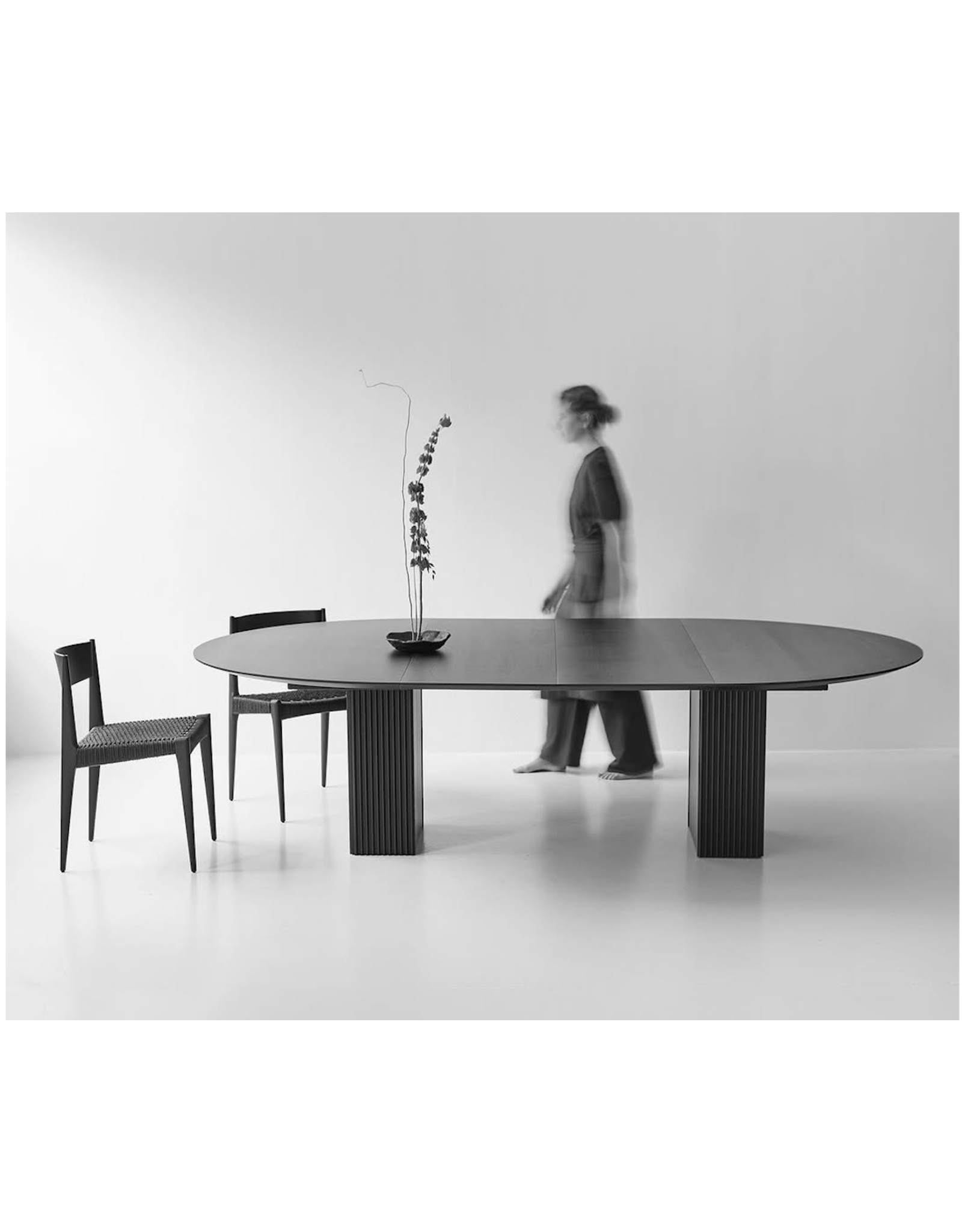 (SHOWROOM ITEM) TEN TABLE (ROUND) WITH 2 EXTENSION LEAVES