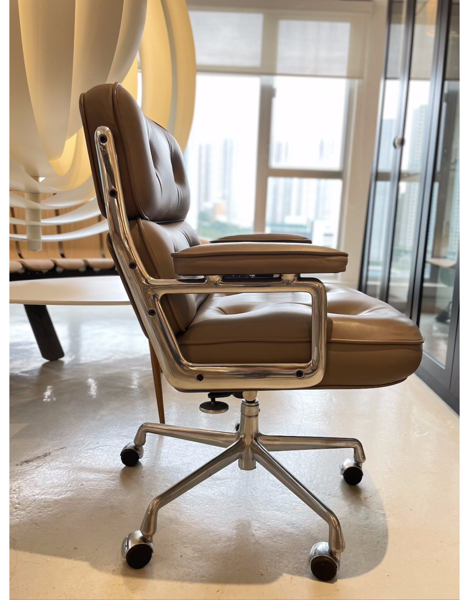 CHARLES & RAY EAMES "TIME-LIFE" EXECUTIVE CHAIR