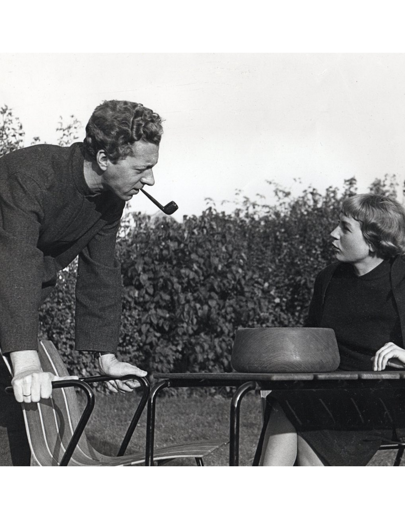 OCEAN SAND COLOUR OUTDOOR DINING SUITE FOR 4 PERSONS