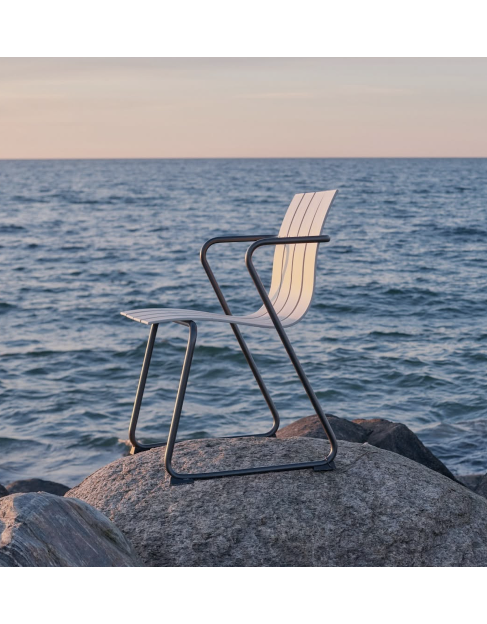 OCEAN SAND COLOUR OUTDOOR DINING SUITE FOR 4 PERSONS