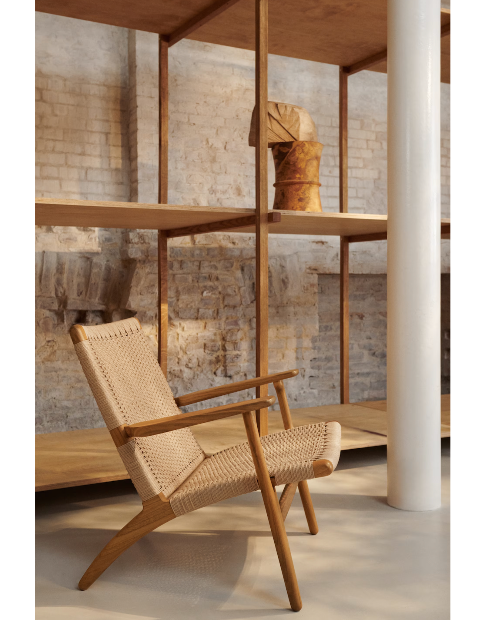 CH25 EASY CHAIR IN OAK