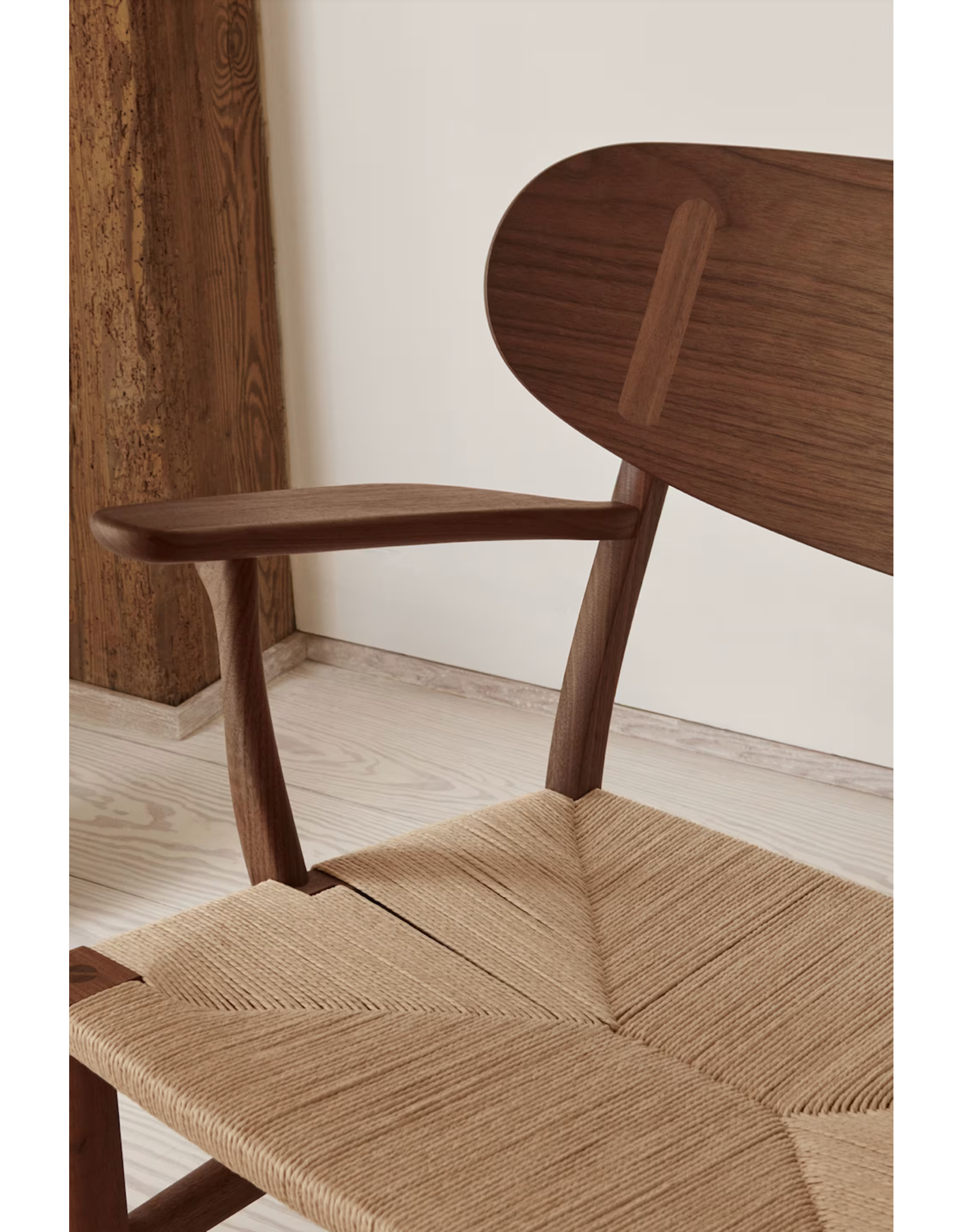 CH22 LOUNGE CHAIR
