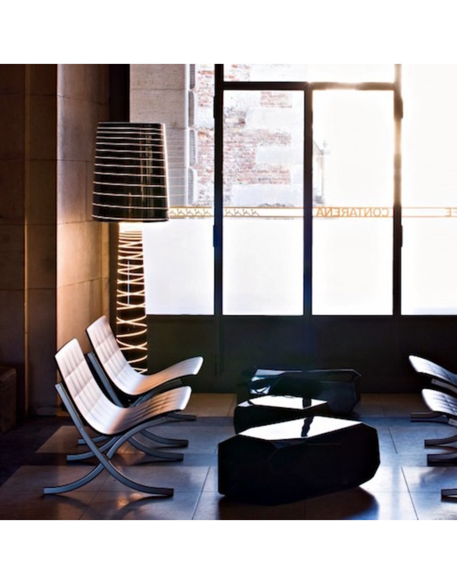 (BARGAIN CORNER) LADYJANE 黑色落地燈