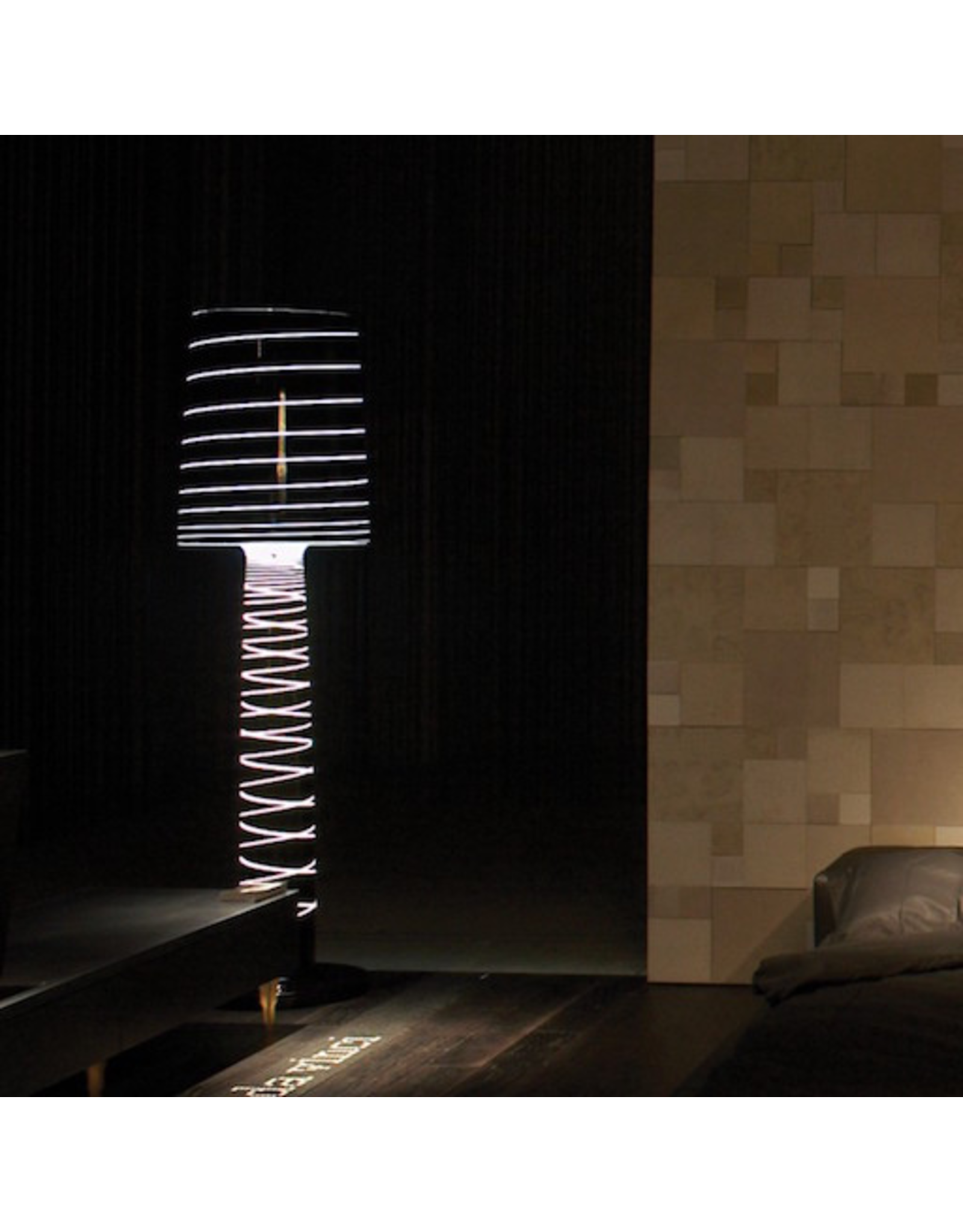 (BARGAIN CORNER) LADYJANE 黑色落地燈