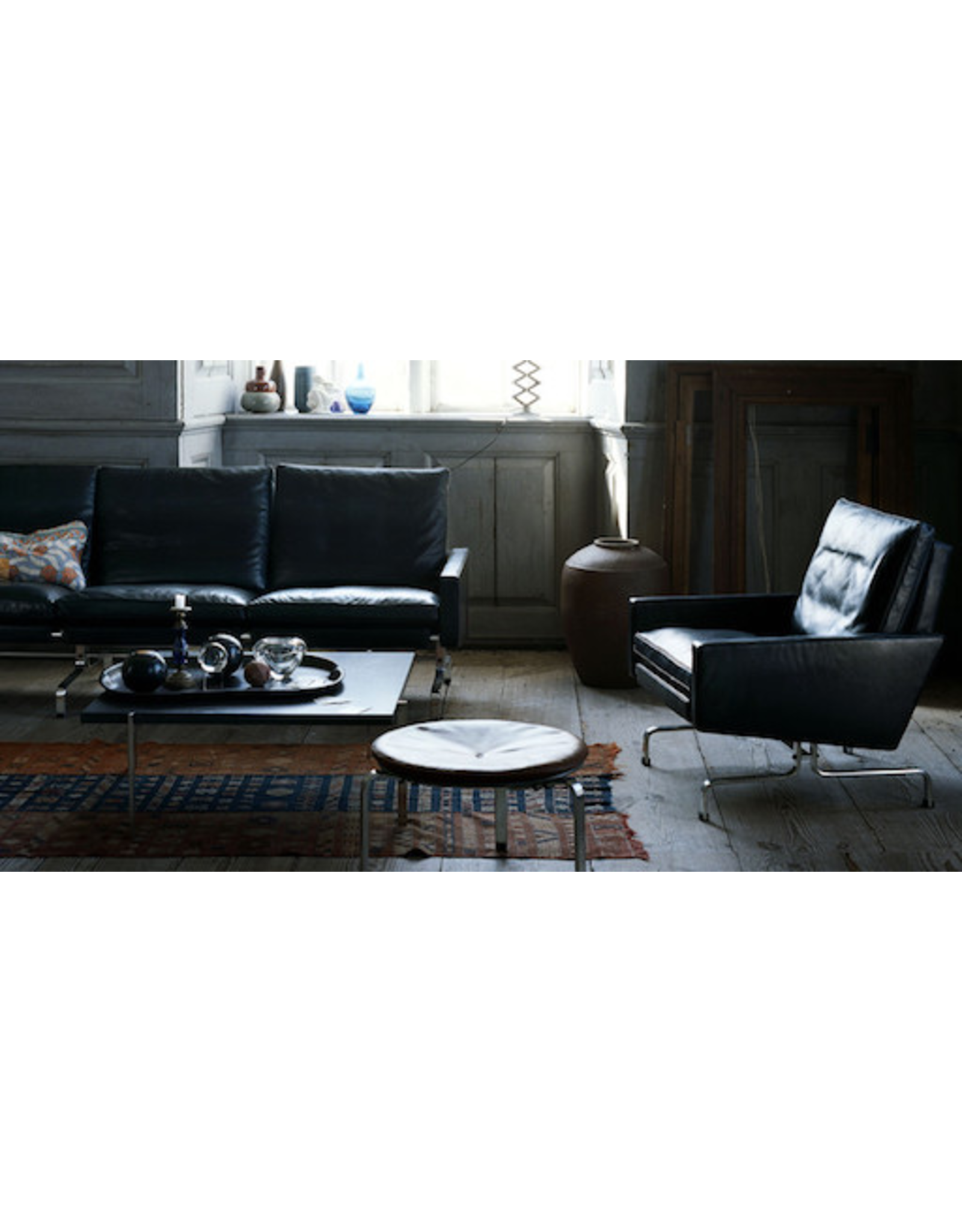 (SHOWROOM ITEM) PK31/3 3-SEATER SOFA IN BLACK GRACE LEATHER