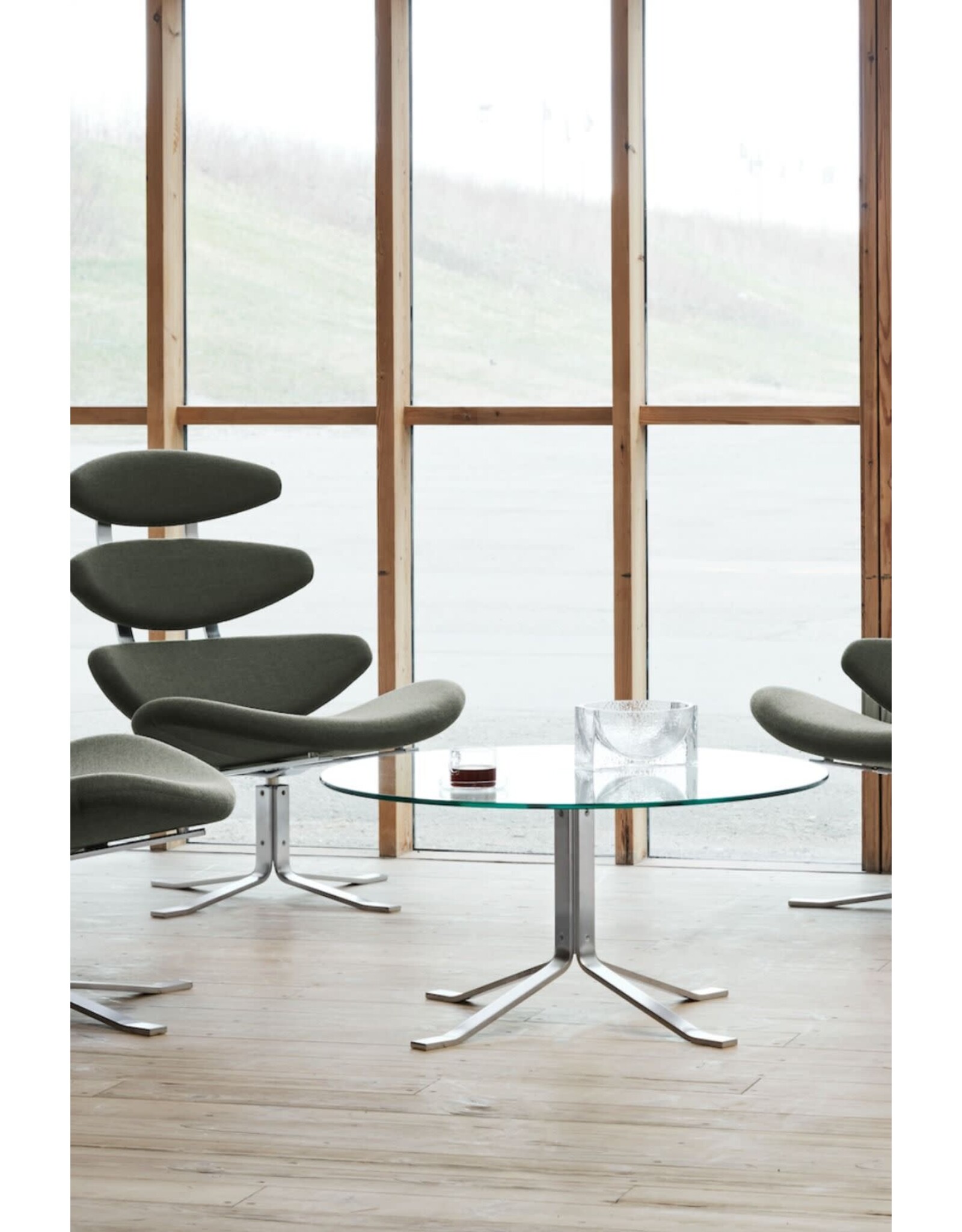 (SHOWROOM ITEM) CORONA SWIVEL EASY CHAIR