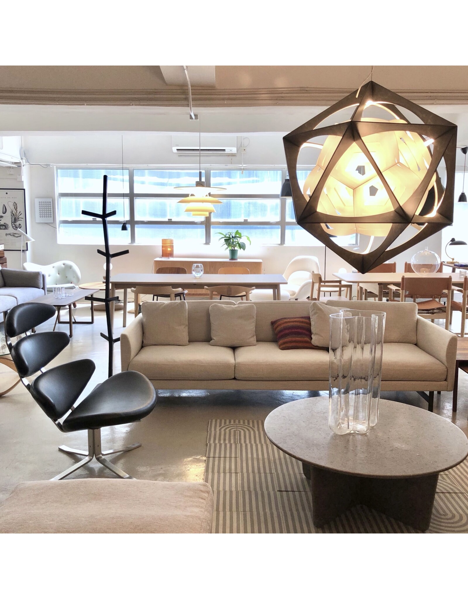(SHOWROOM ITEM) CORONA SWIVEL EASY CHAIR