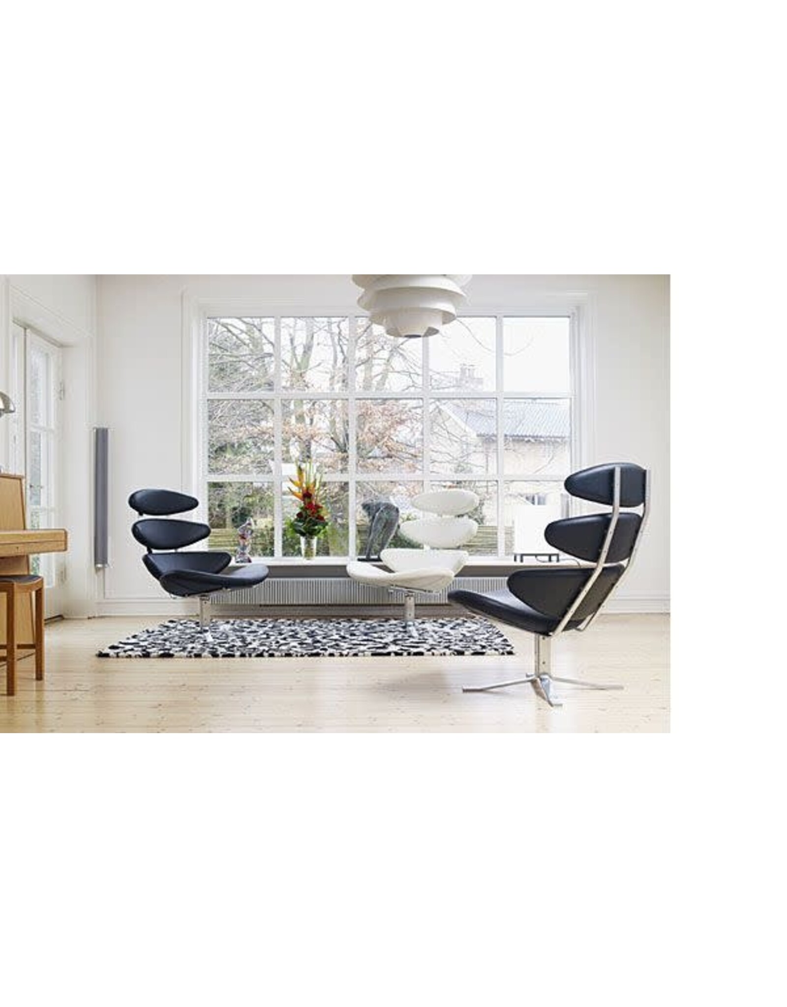 (SHOWROOM ITEM) CORONA SWIVEL EASY CHAIR