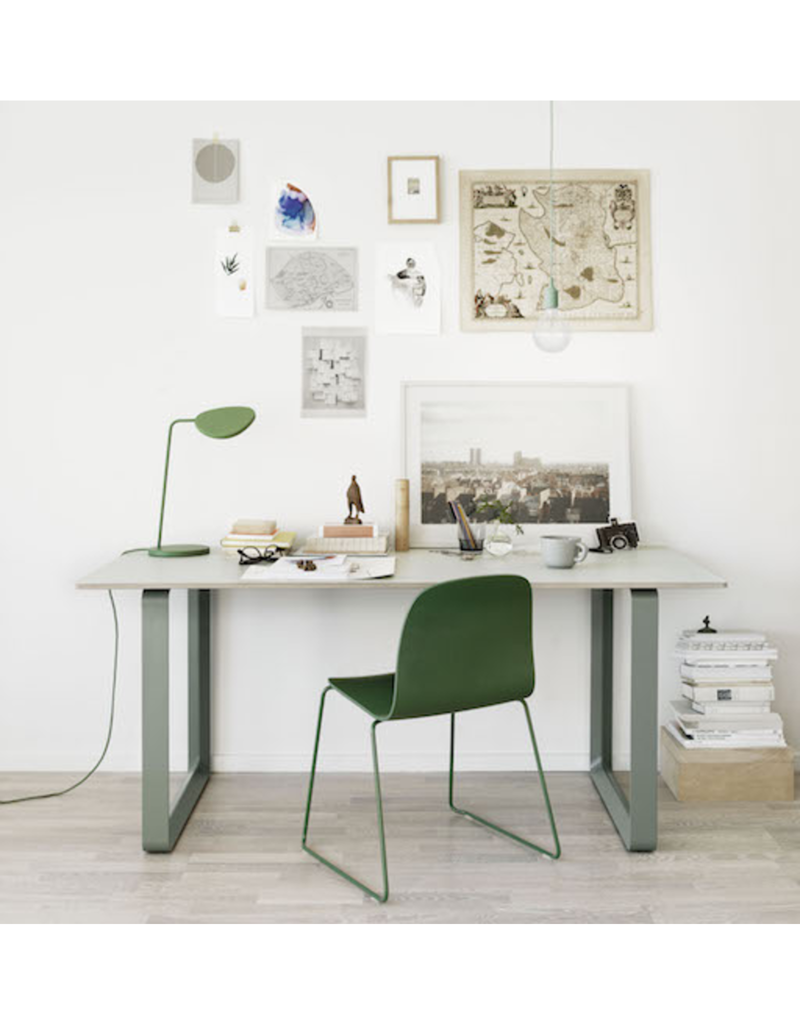 LEAF TABLE LAMP IN BLACK