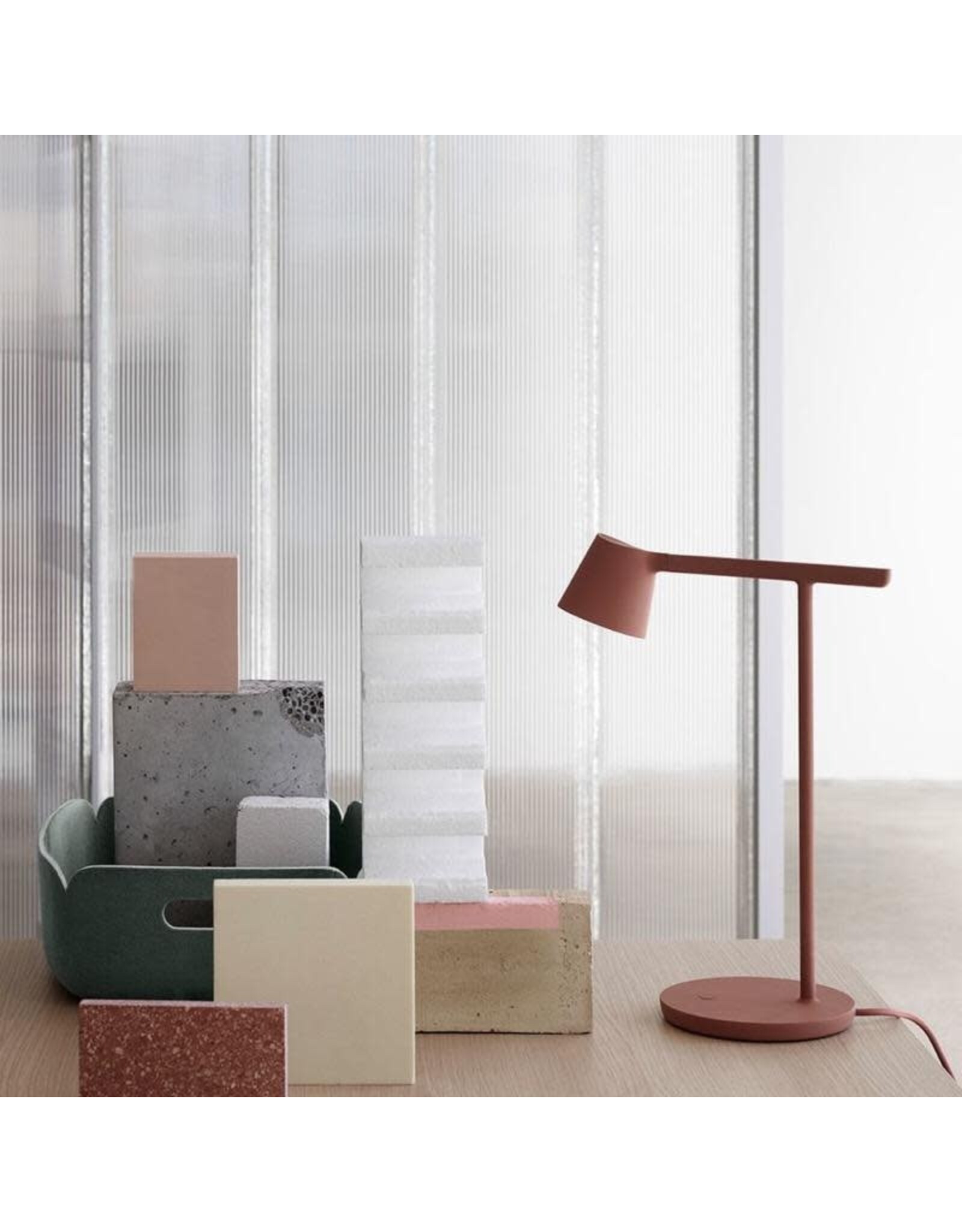 TIP TABLE LAMP IN COPPER BROWN