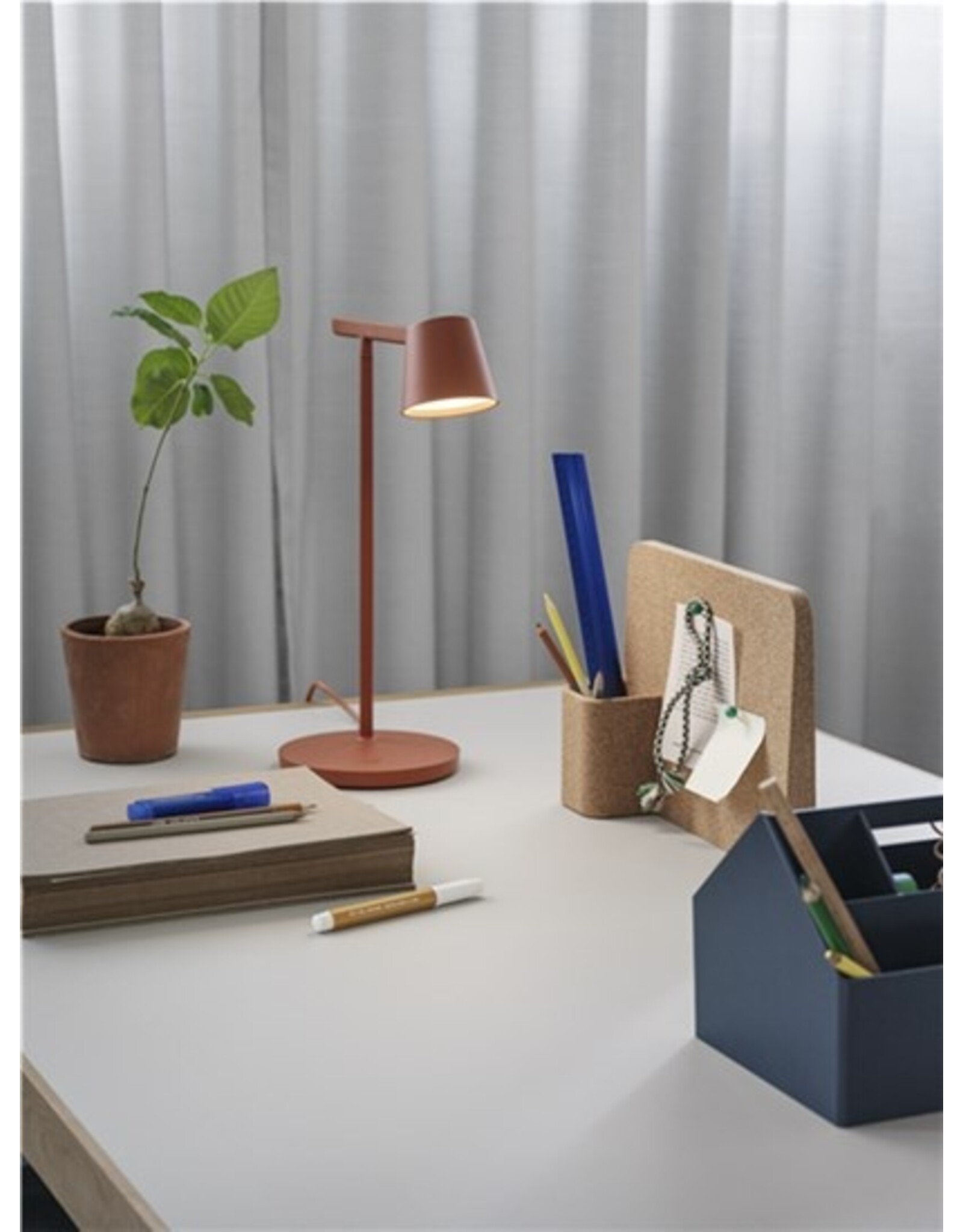 TIP TABLE LAMP IN COPPER BROWN