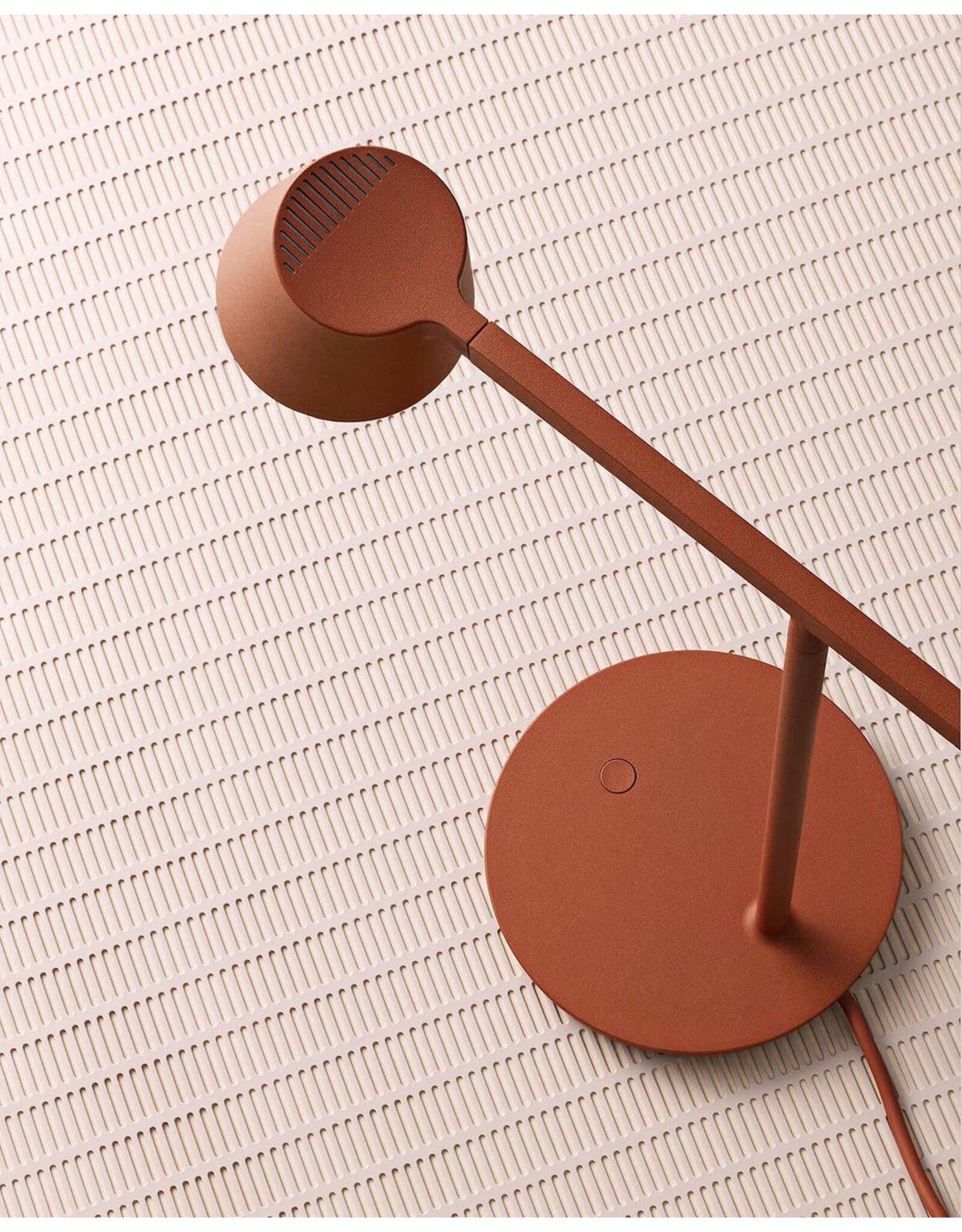 TIP TABLE LAMP IN COPPER BROWN