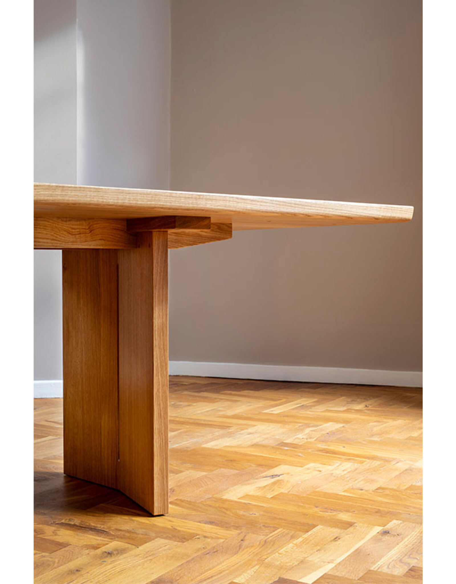 BM 4023 MOKU ITA TABLE