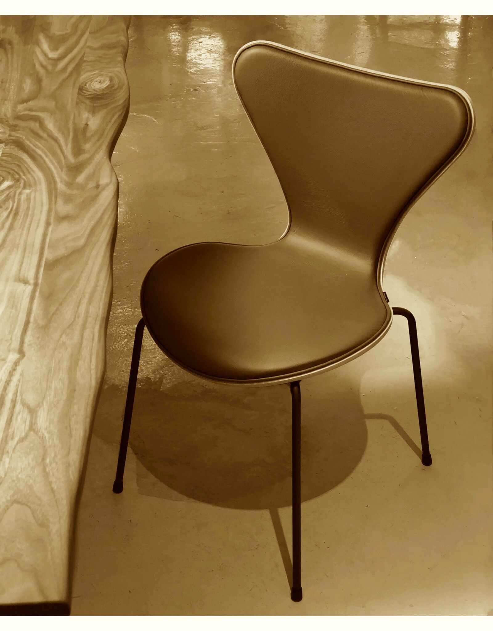 3107 SERIES 7 CHAIR, BROWN BRONZE BASE