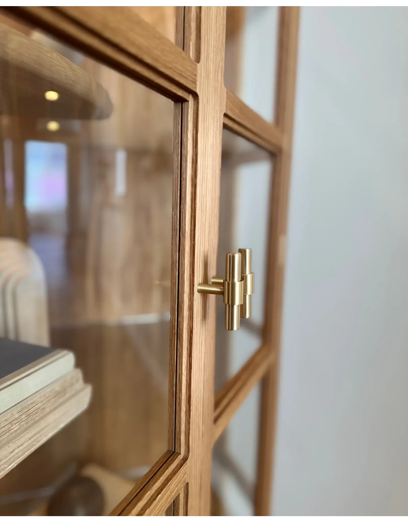 ANGULUS VITRINE