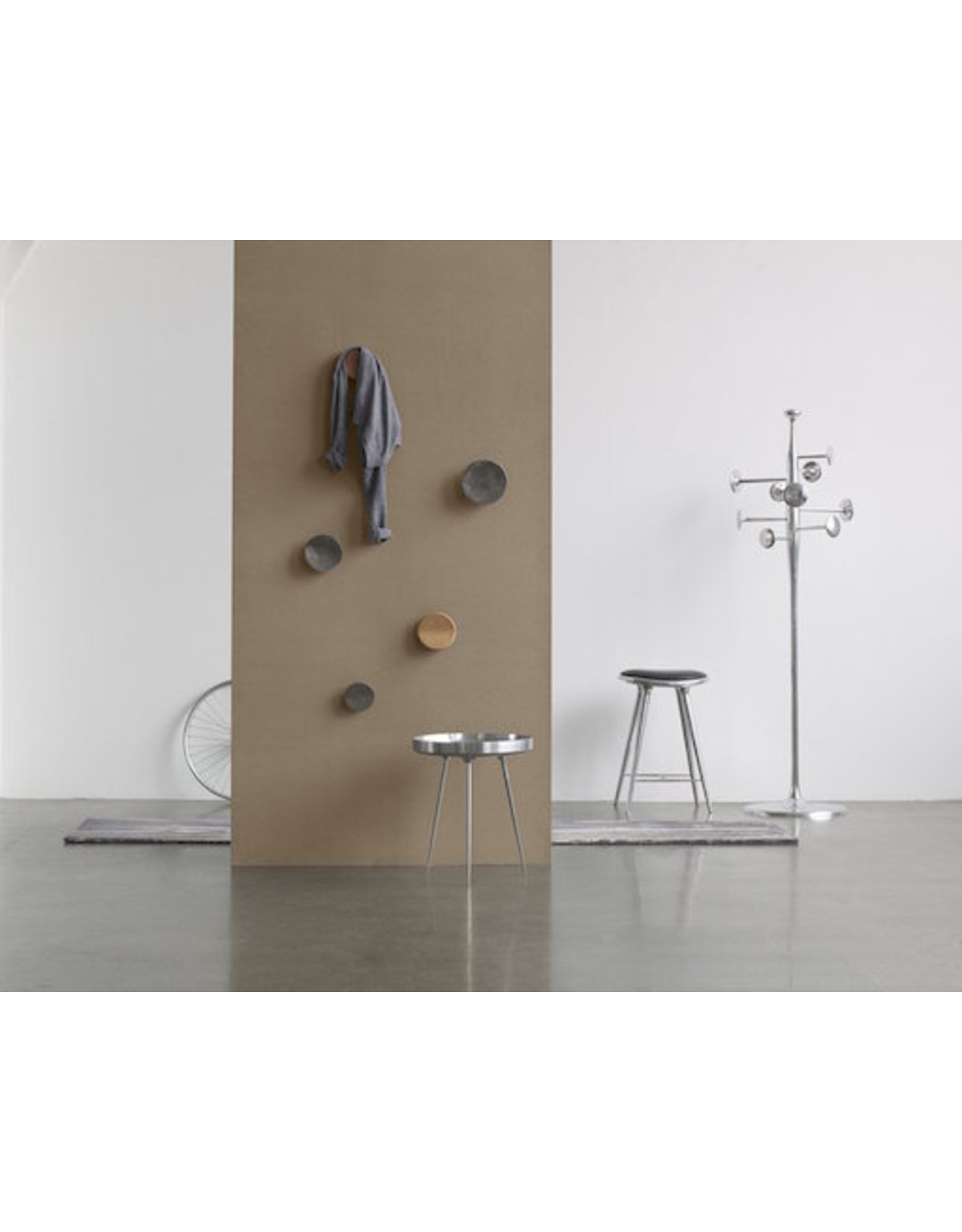 TRUMPET COATSTAND IN PARTLY RECYCLED ALUMINIUM