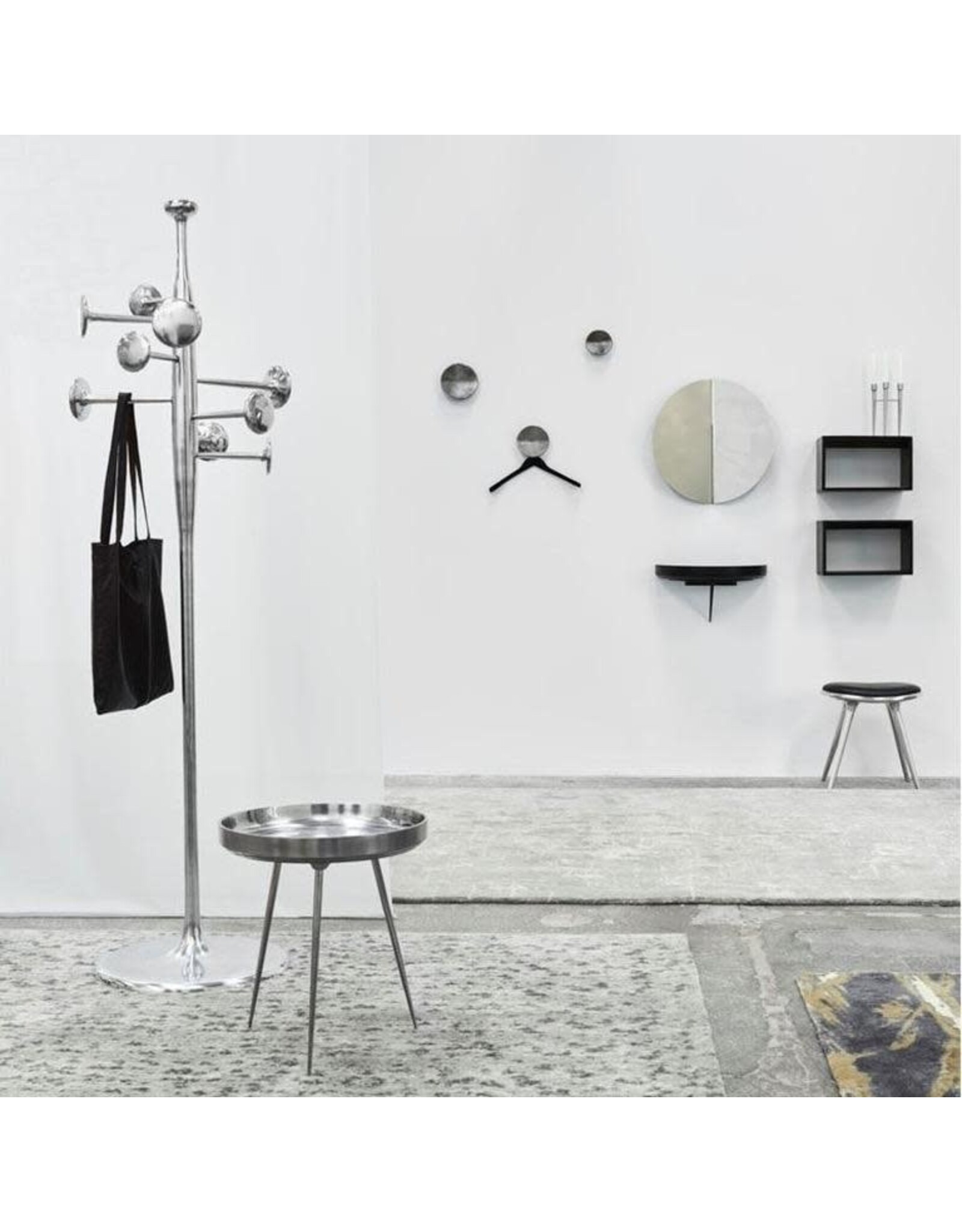 TRUMPET COATSTAND IN PARTLY RECYCLED ALUMINIUM