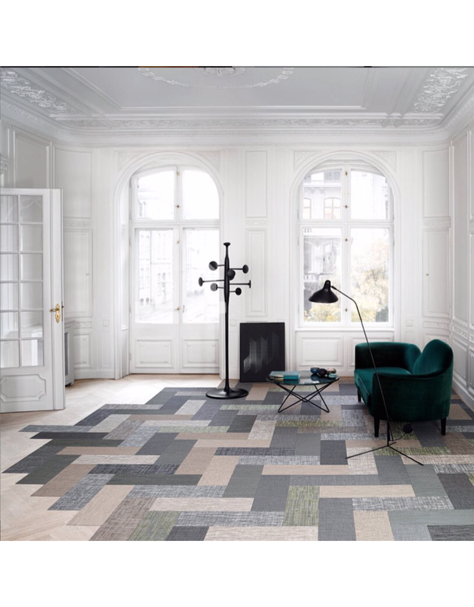 (SHOWROOM ITEM) TRUMPET COATSTAND IN BLACK POWDERCOATED