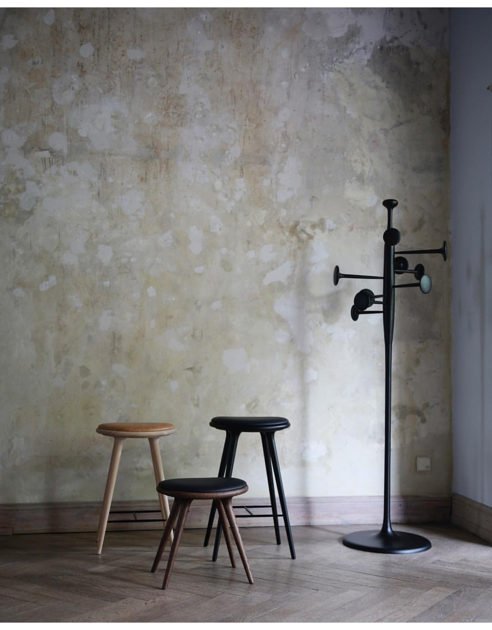 (SHOWROOM ITEM) TRUMPET COATSTAND IN BLACK POWDERCOATED