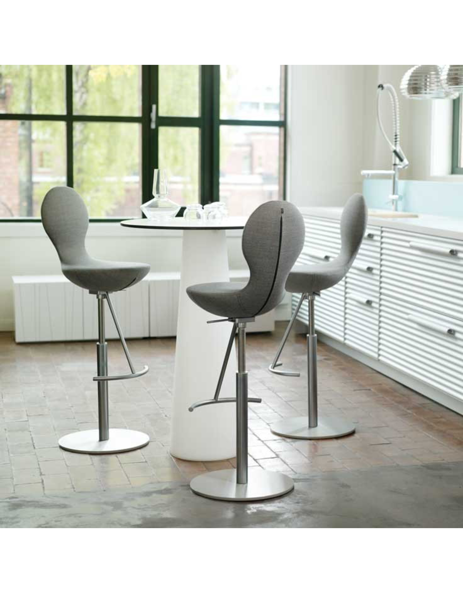 (BARGAIN CORNER) EIGHT HEIGHT ADJUSTABLE BARSTOOL