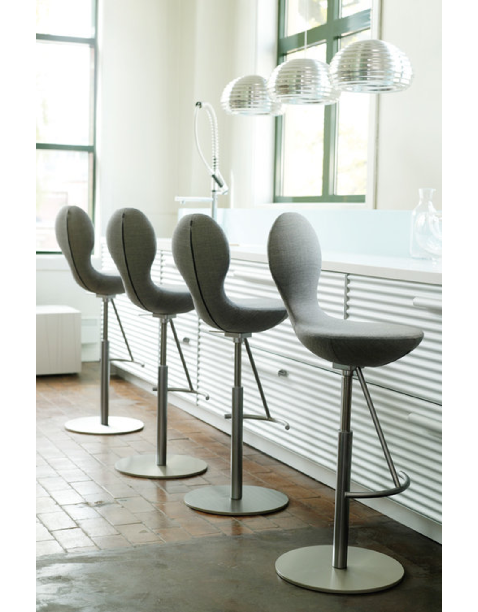 (BARGAIN CORNER) EIGHT HEIGHT ADJUSTABLE BARSTOOL