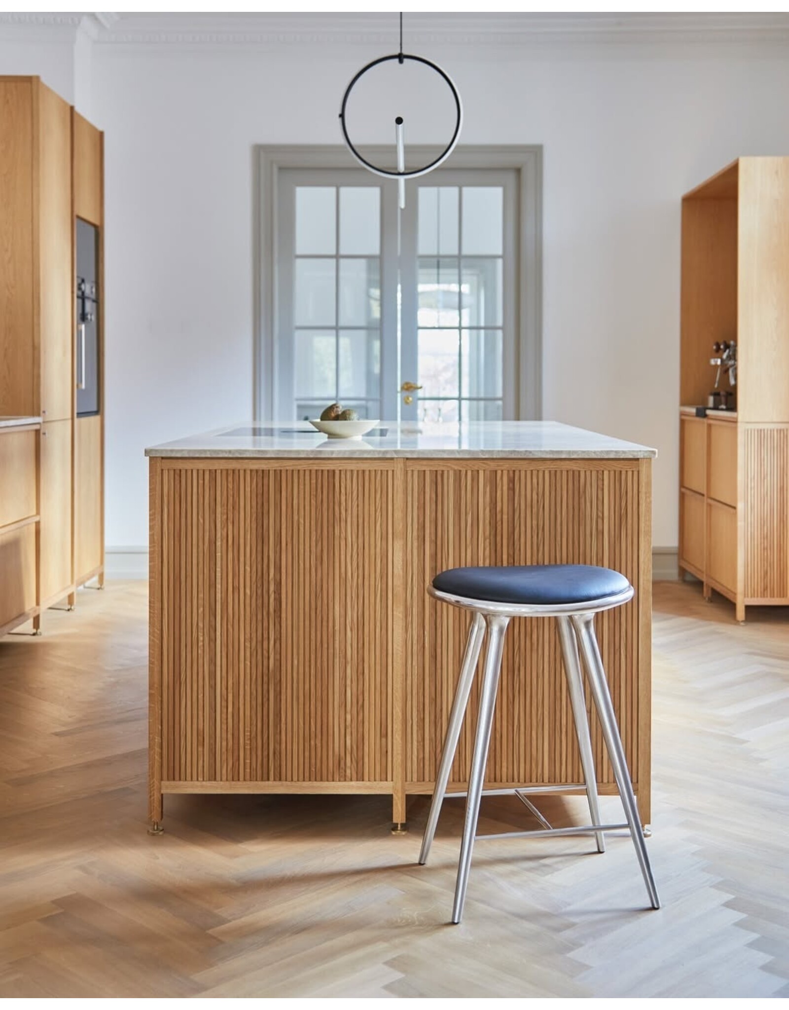 ETHICAL HIGH STOOL IN RECYCLED ALUMINIUM
